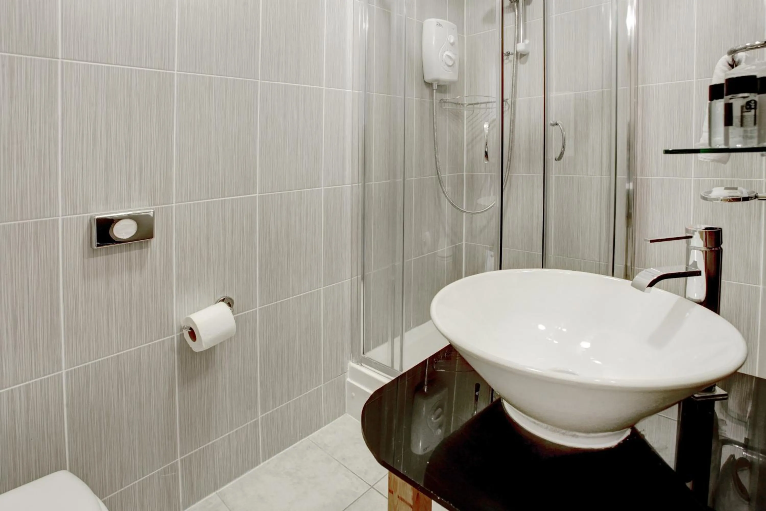 Bathroom in Best Western London Ilford Hotel