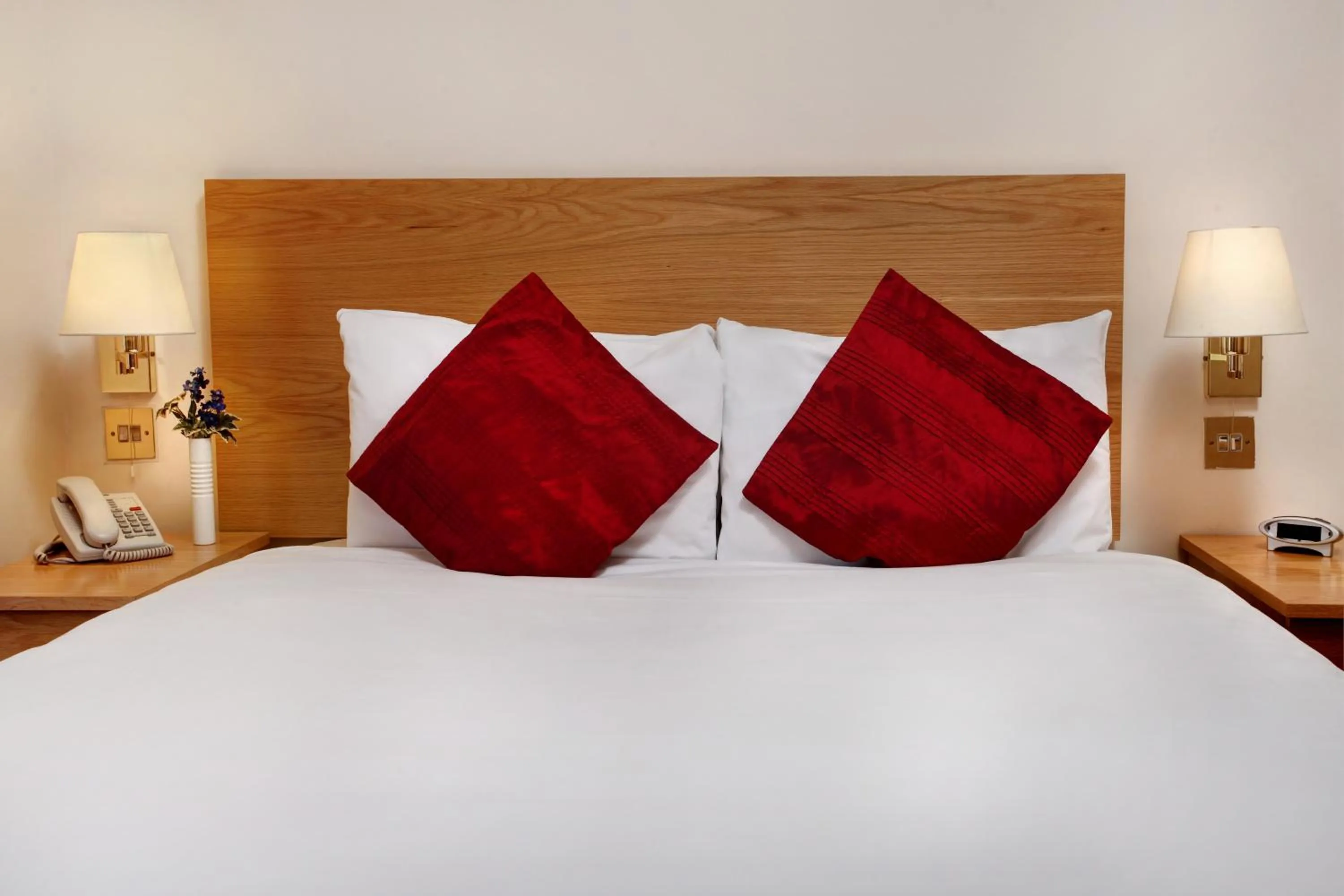 Bedroom, Bed in Best Western London Ilford Hotel