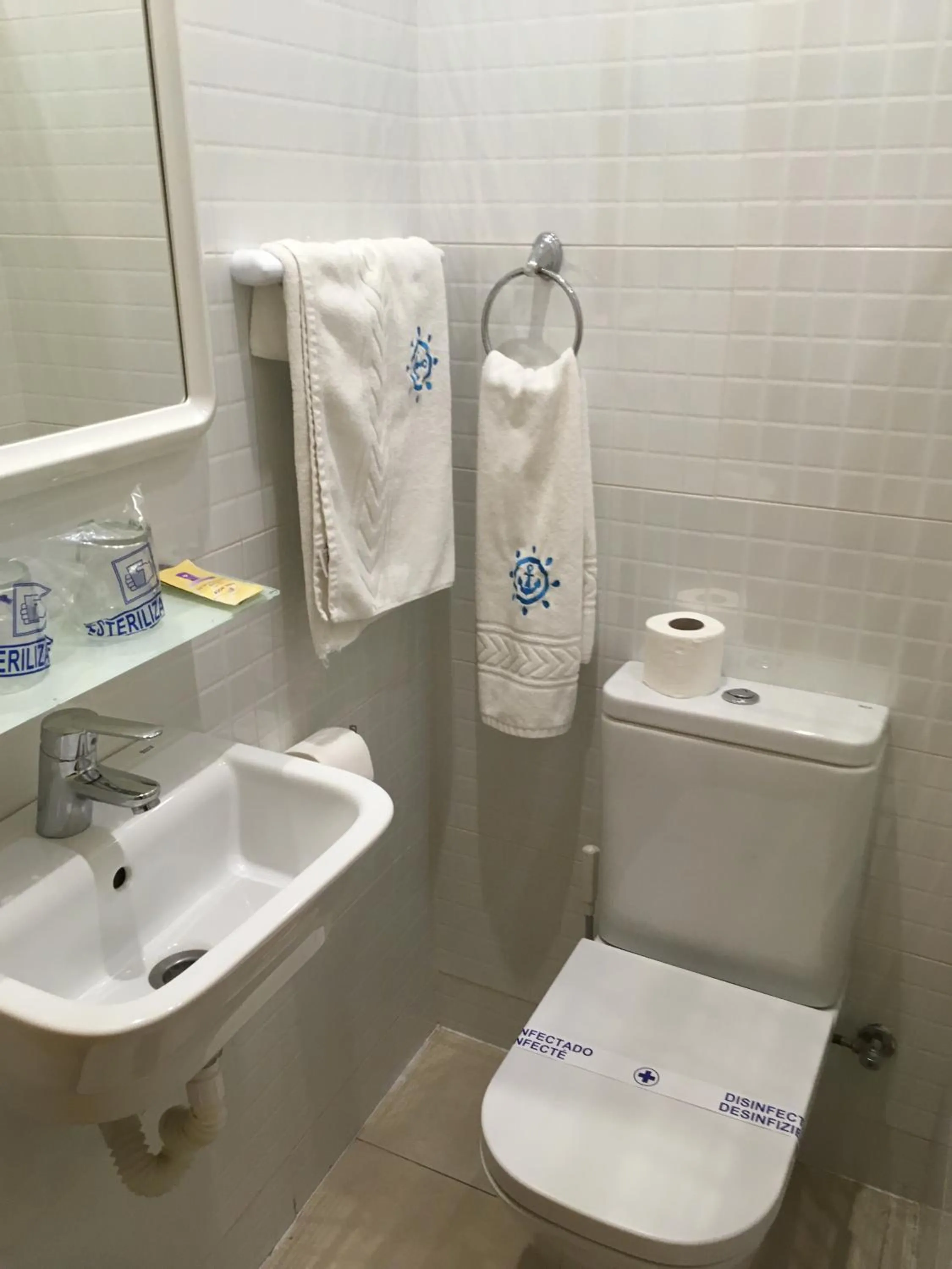 Toilet in Hotel Marítimo Urban