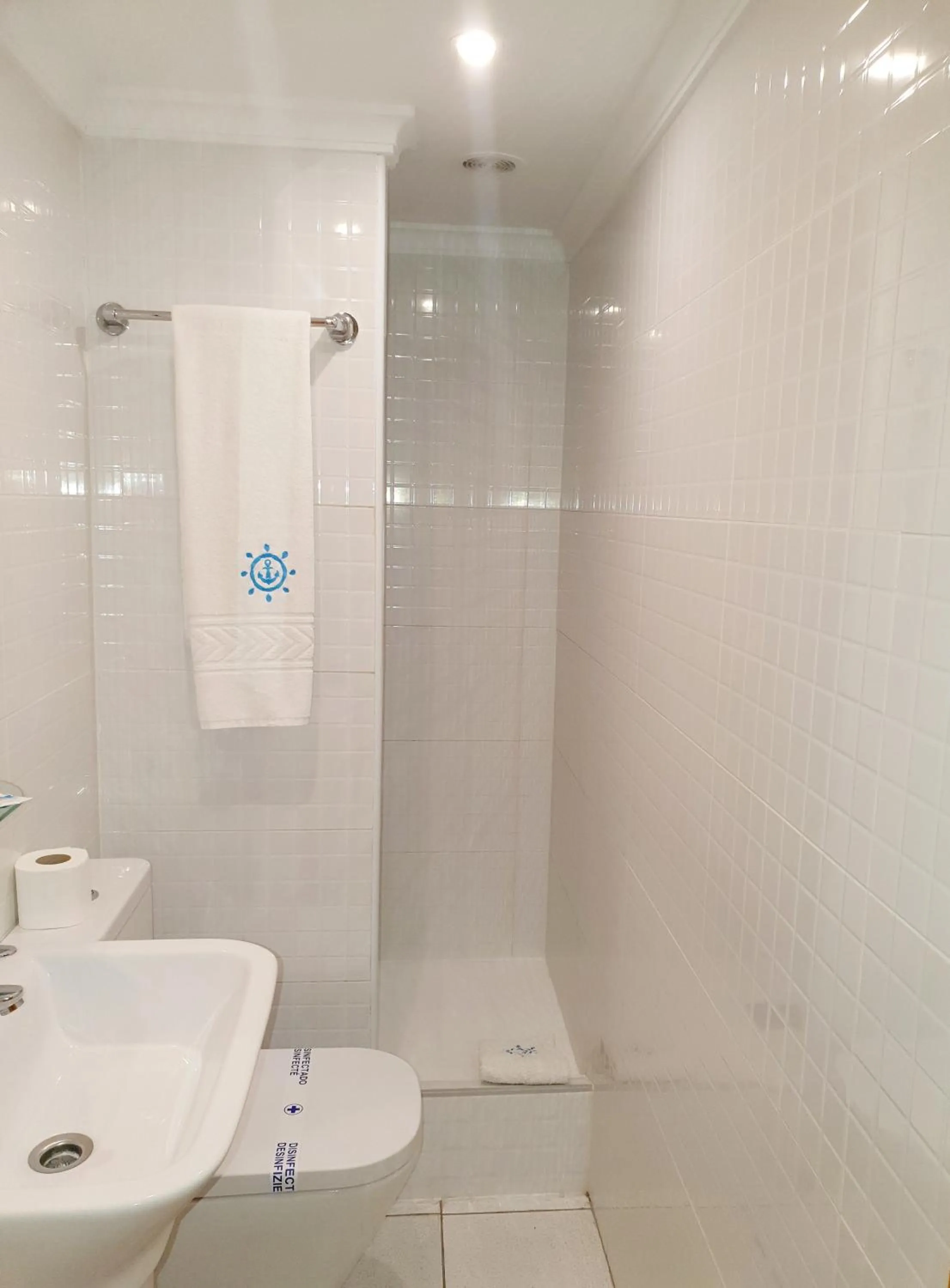 Shower in Hotel Marítimo Urban