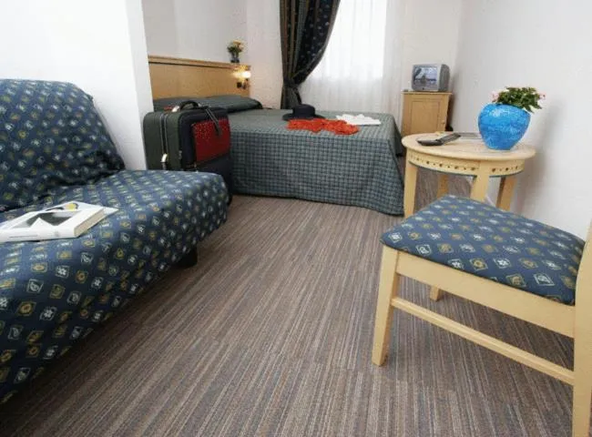 Photo of the whole room in Hotel Mary