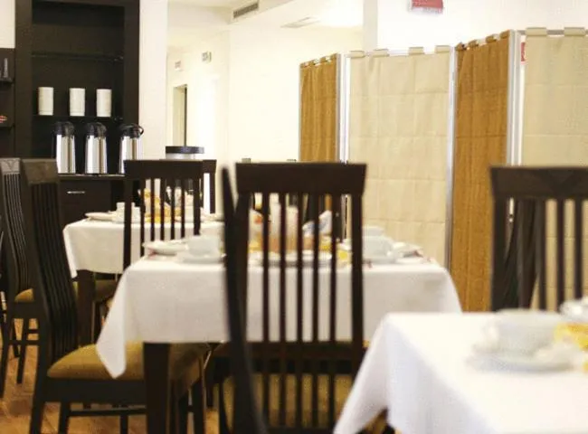 Restaurant/places to eat in Hotel Mary