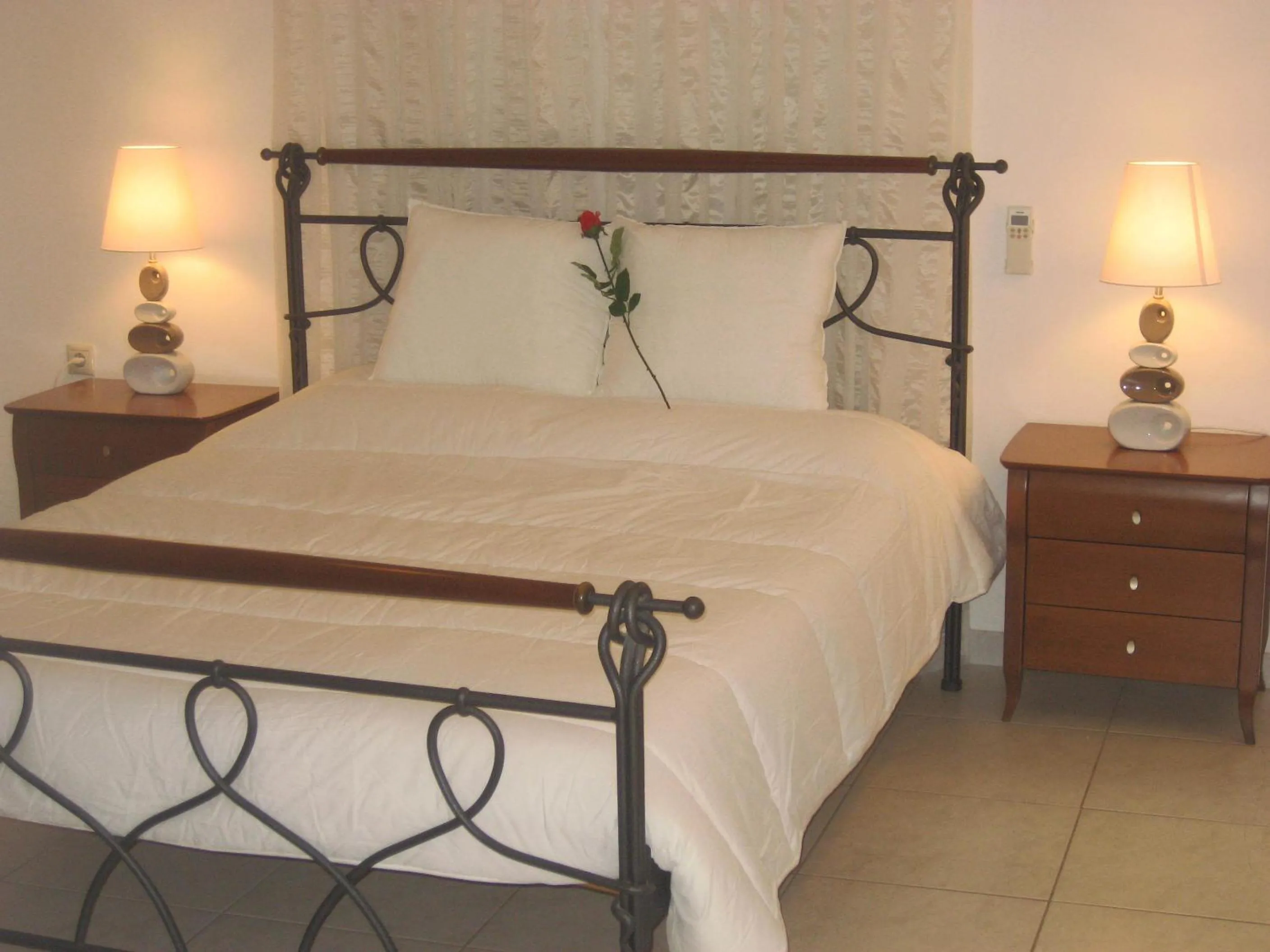 Bed in Mythos- Platanias- Hotel -Apts