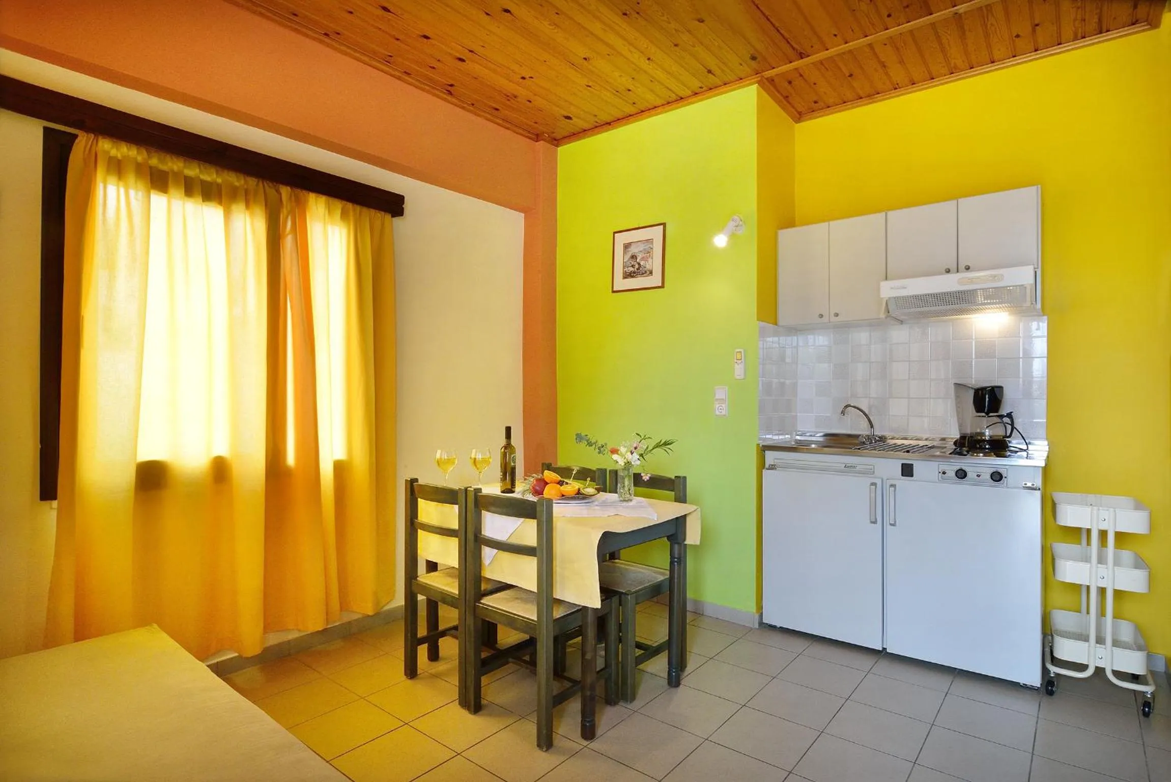 Kitchen or kitchenette in Mythos- Platanias- Hotel -Apts