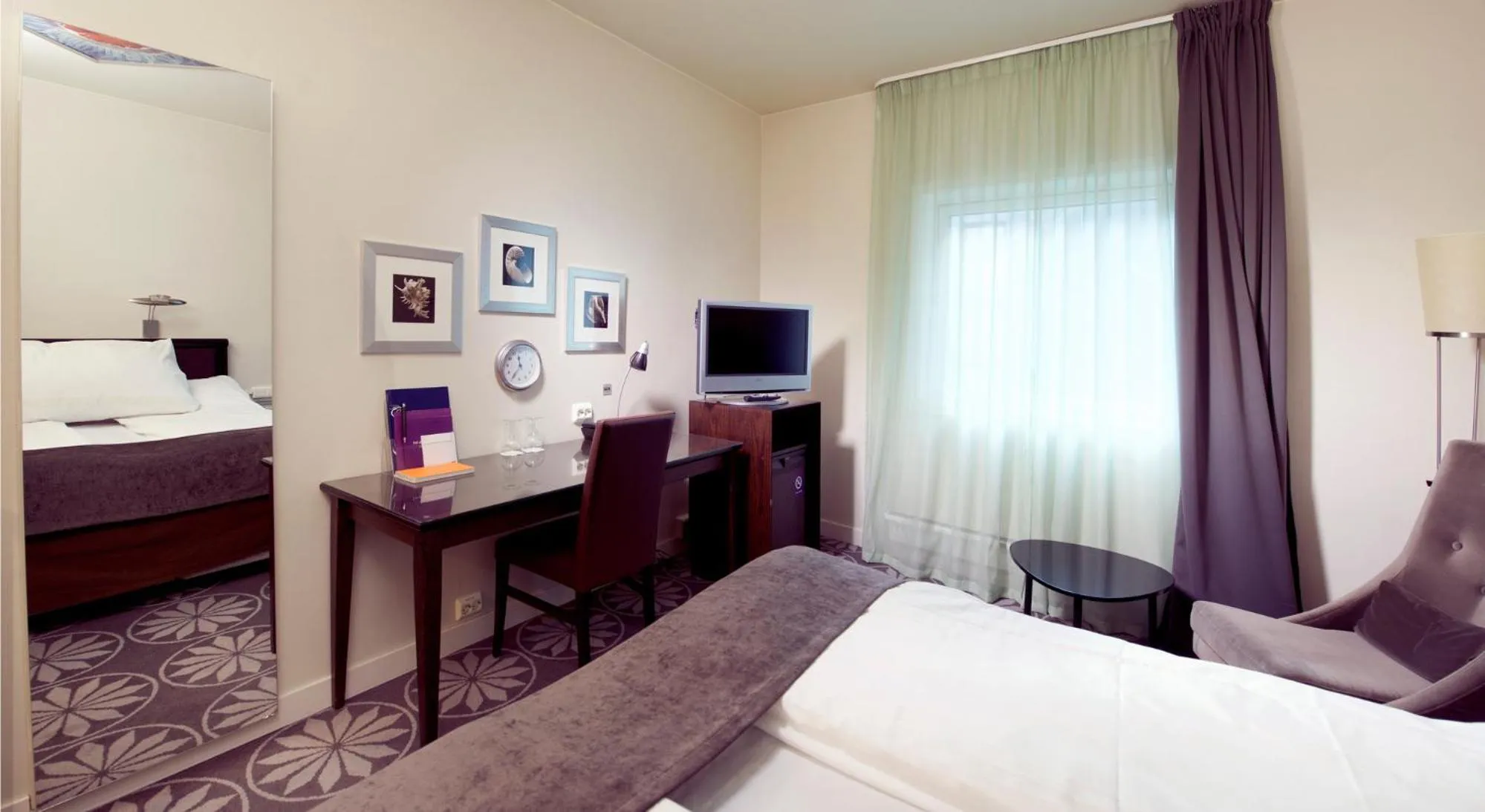 Bed in Home Hotel Aurora