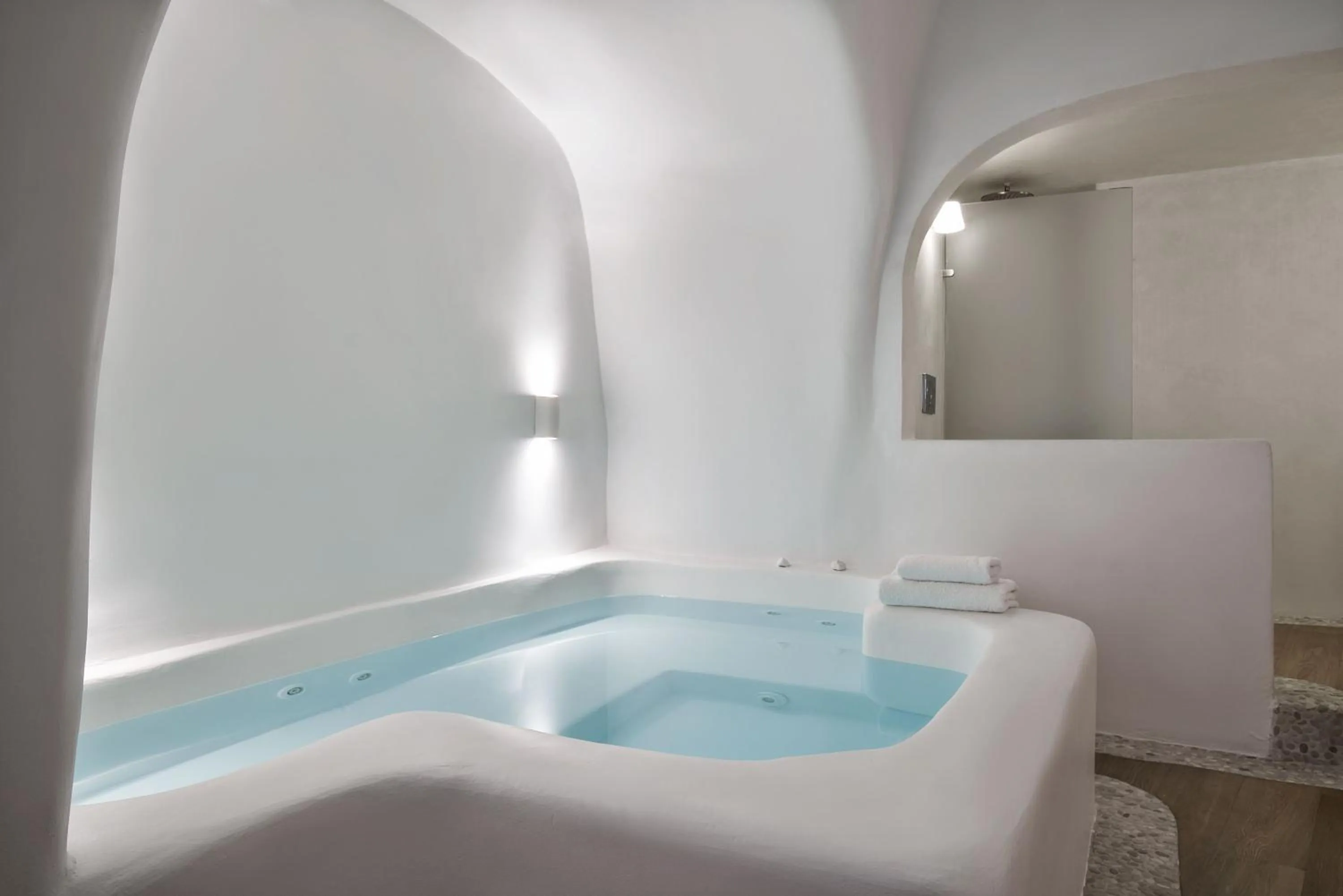 Hot Tub in Katikies Kirini Santorini - The Leading Hotels Of The World