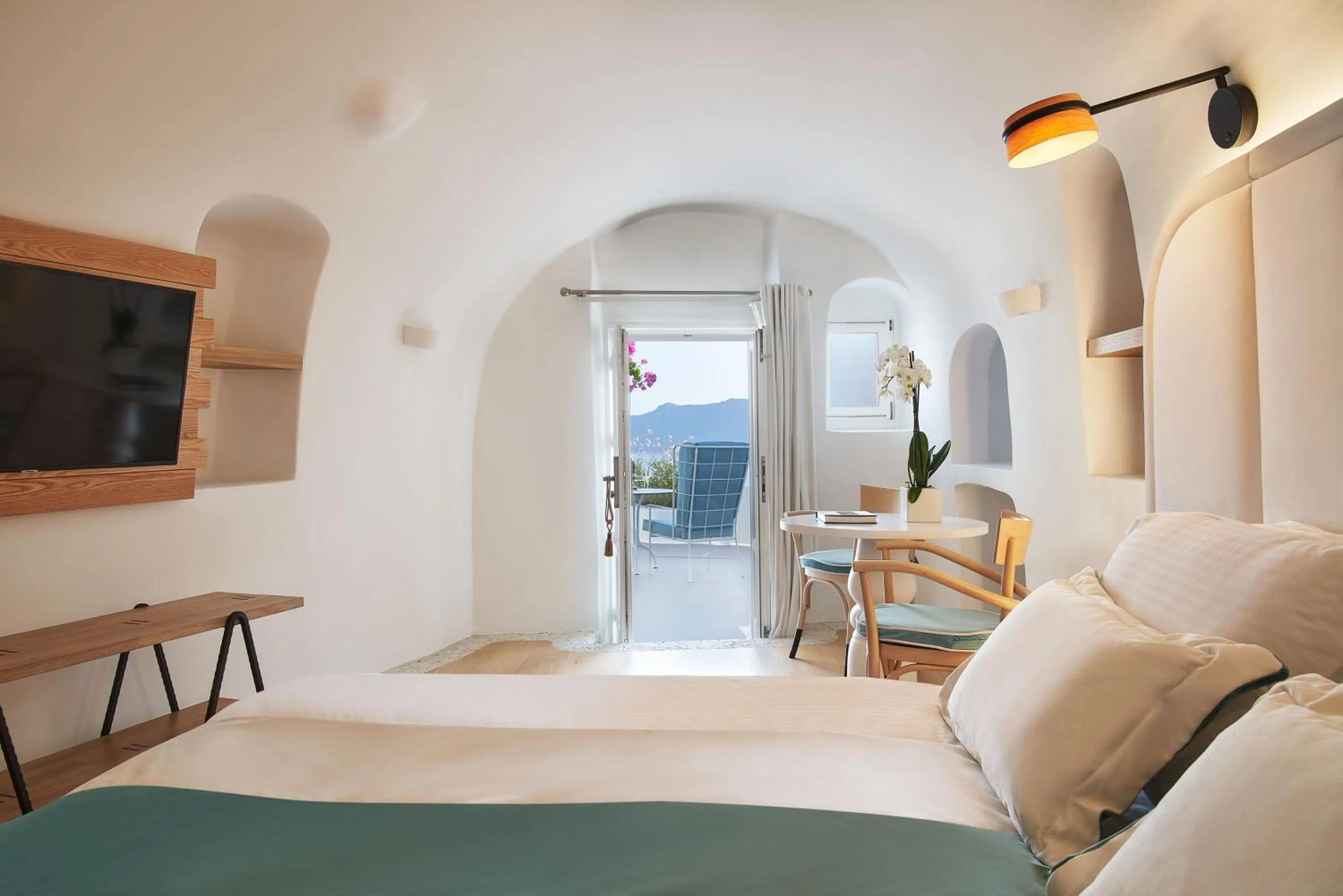 Bed in Katikies Kirini Santorini - The Leading Hotels Of The World