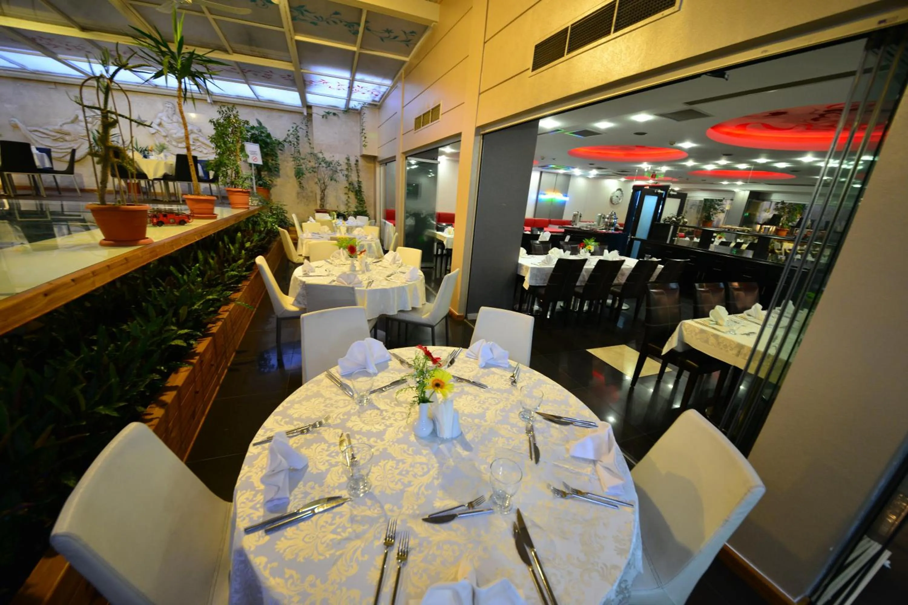 Restaurant/Places to Eat in SC INN Boutique Hotel