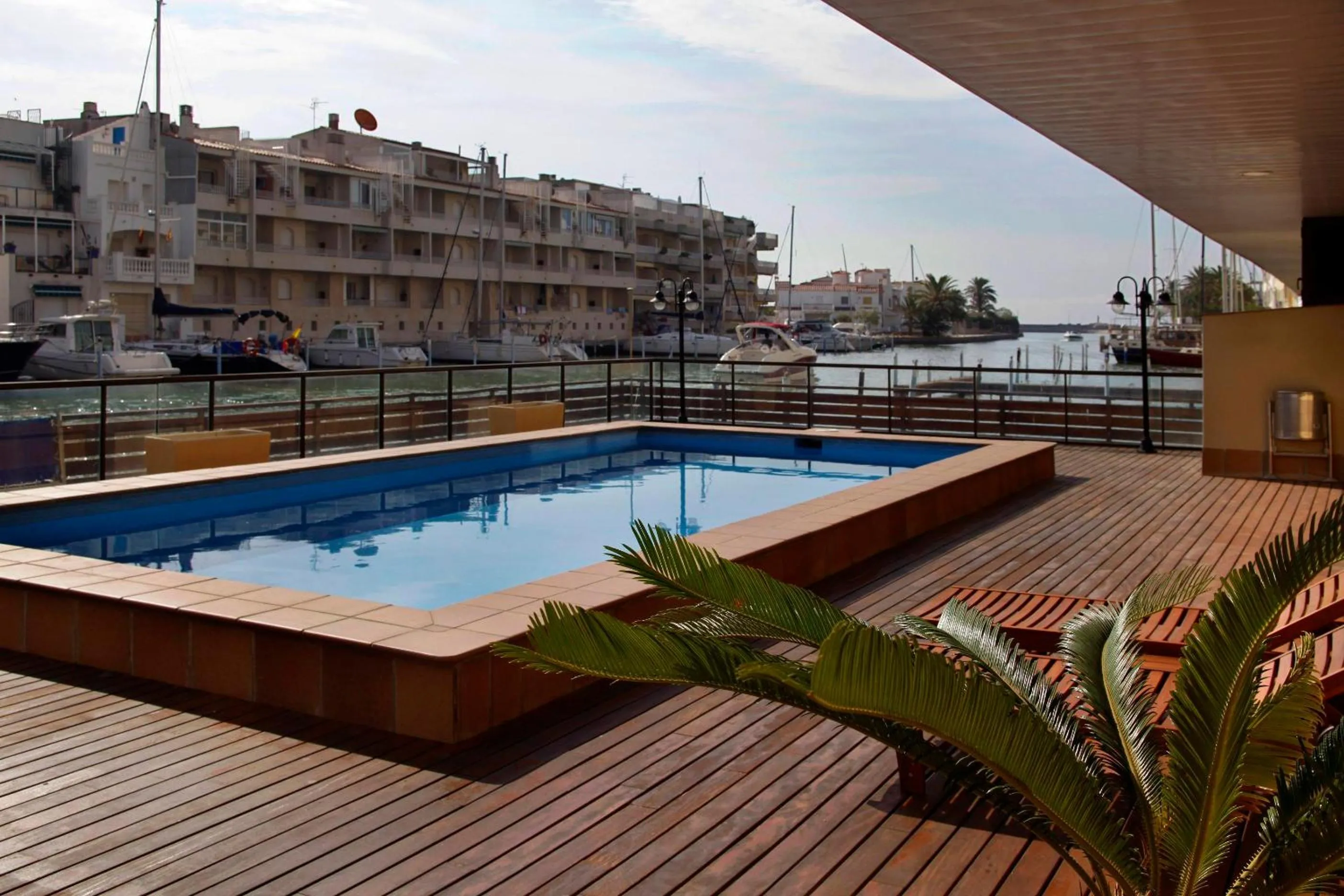 Swimming pool in Pierre & Vacances Empuriabrava Marina