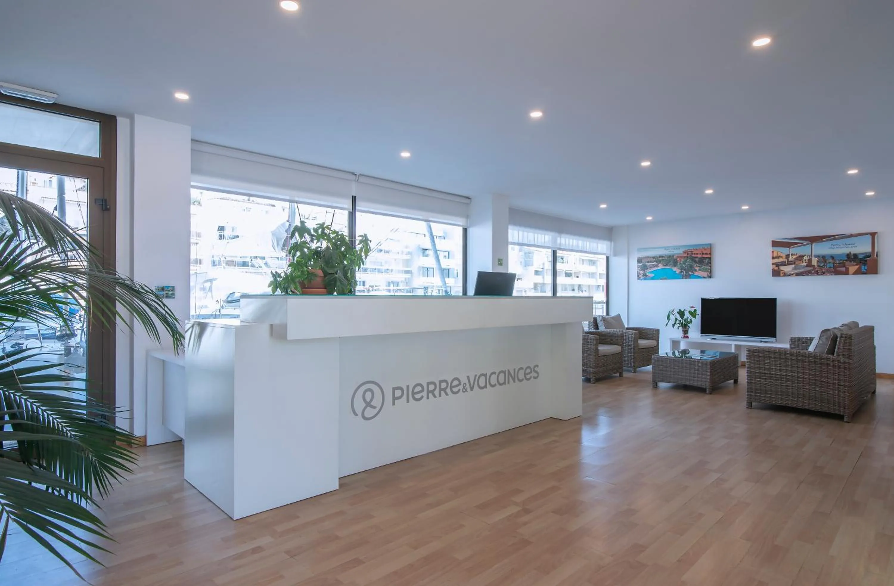 Lobby or reception in Pierre & Vacances Empuriabrava Marina