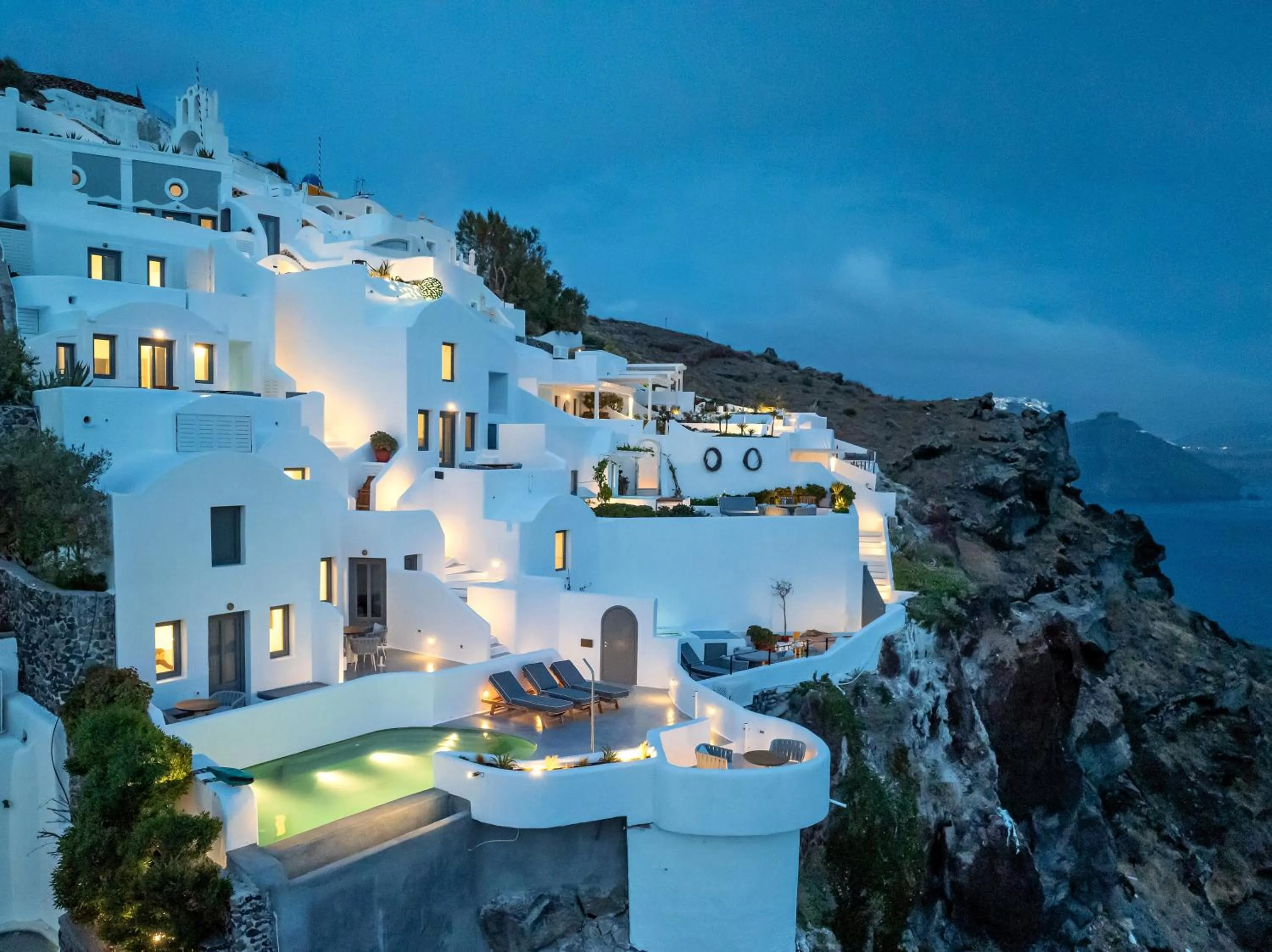 Property building in IKIES Santorini