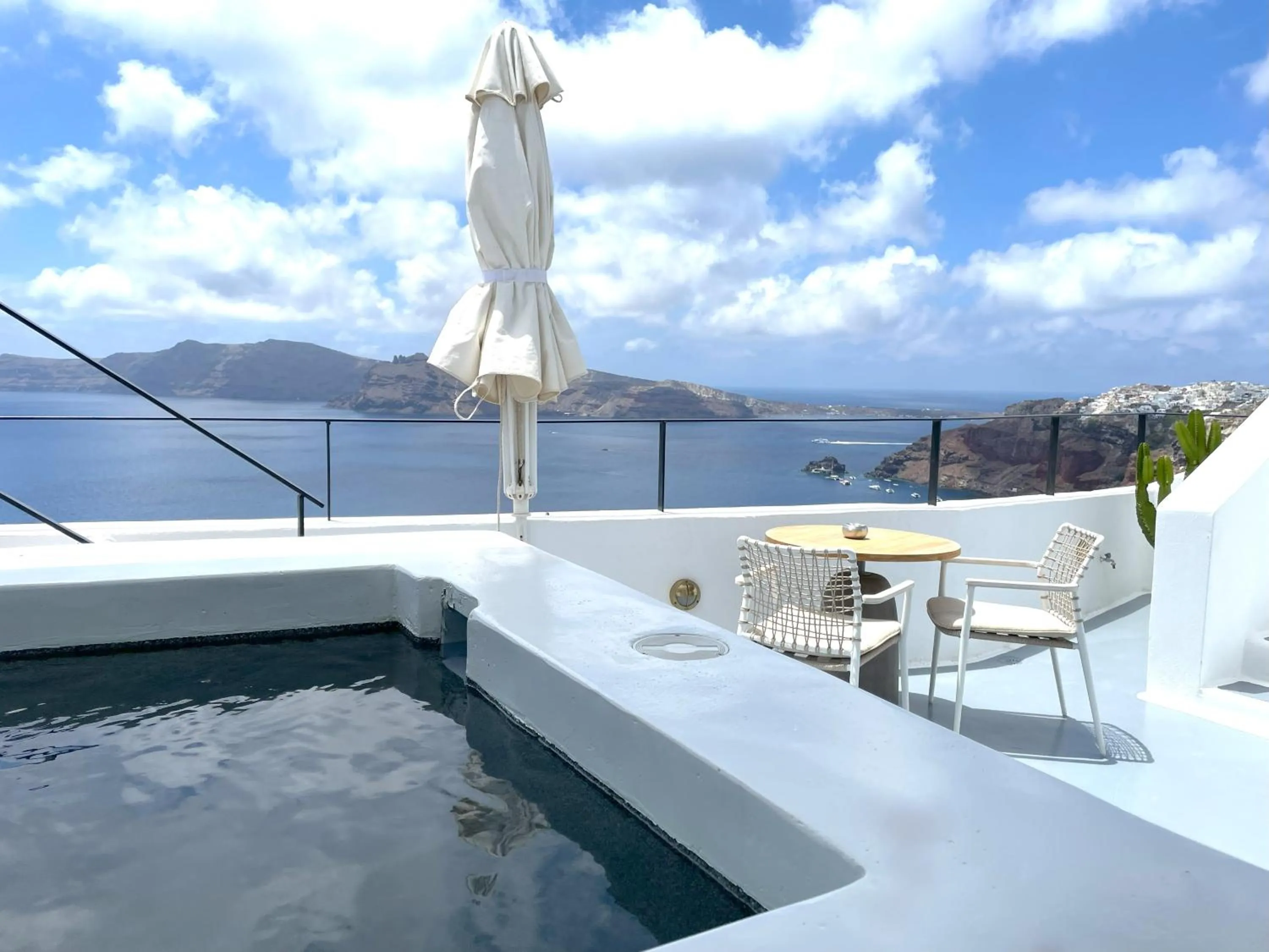 Hot Tub in IKIES Santorini