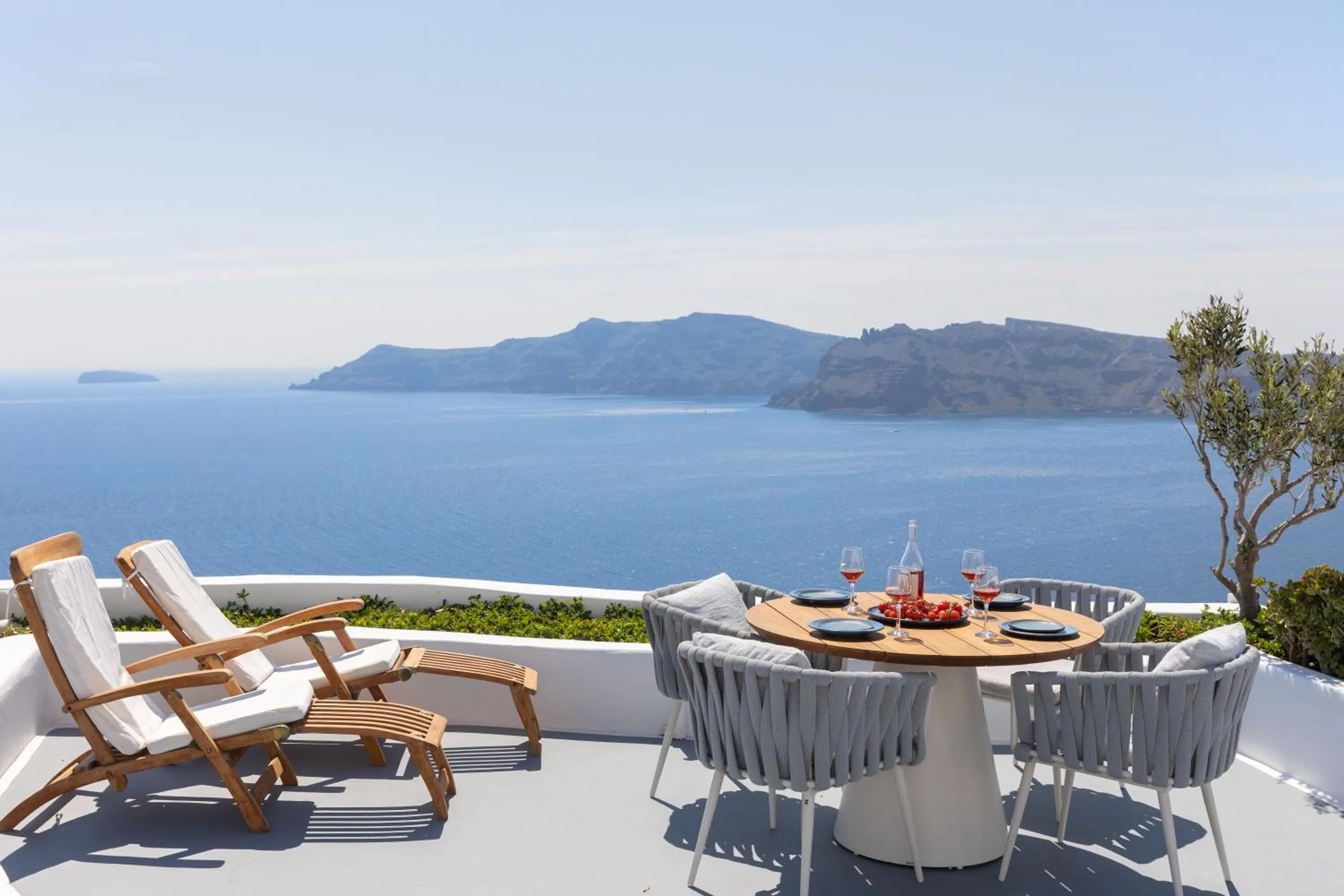 Patio in IKIES Santorini