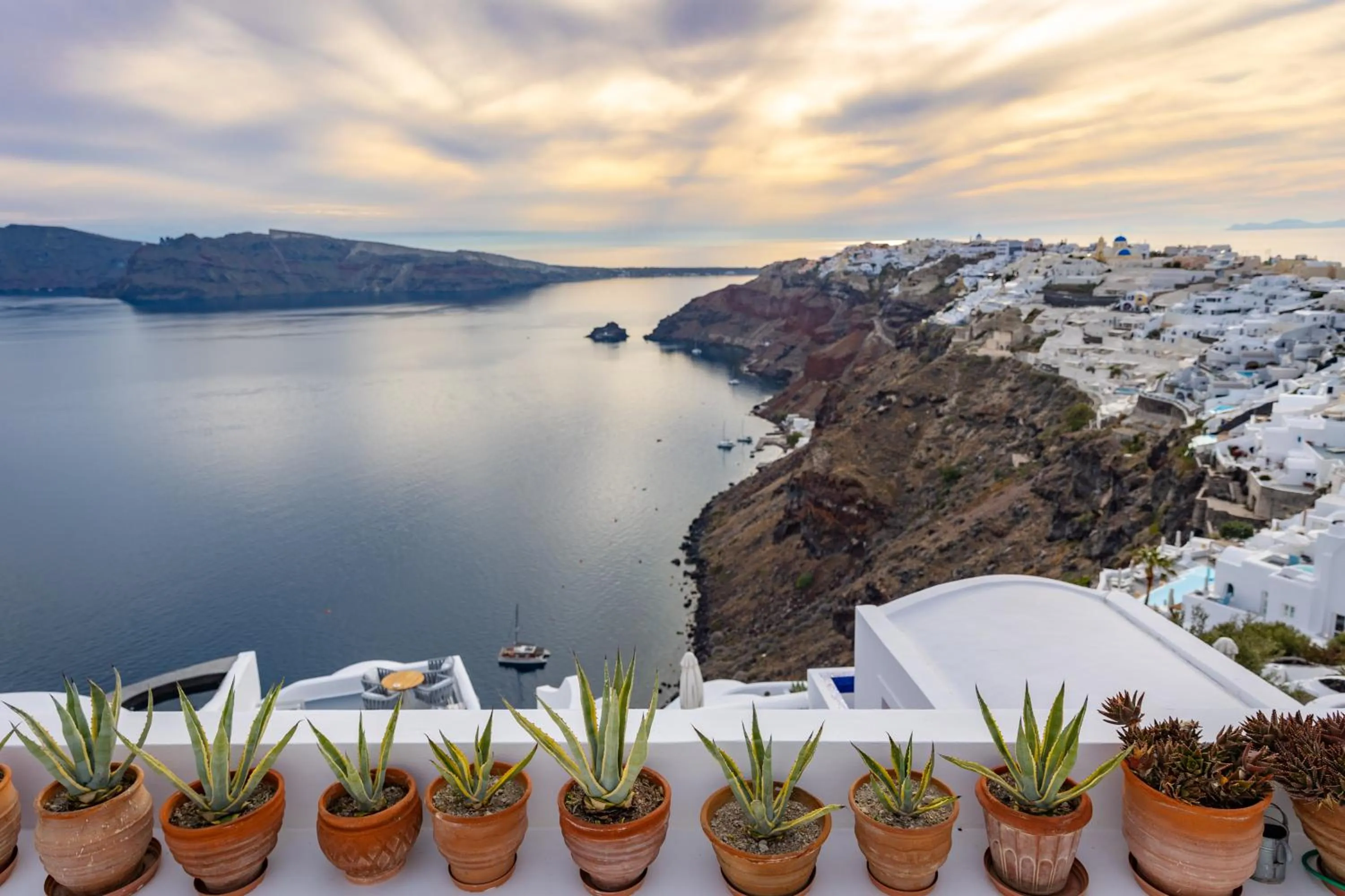 Property building in IKIES Santorini