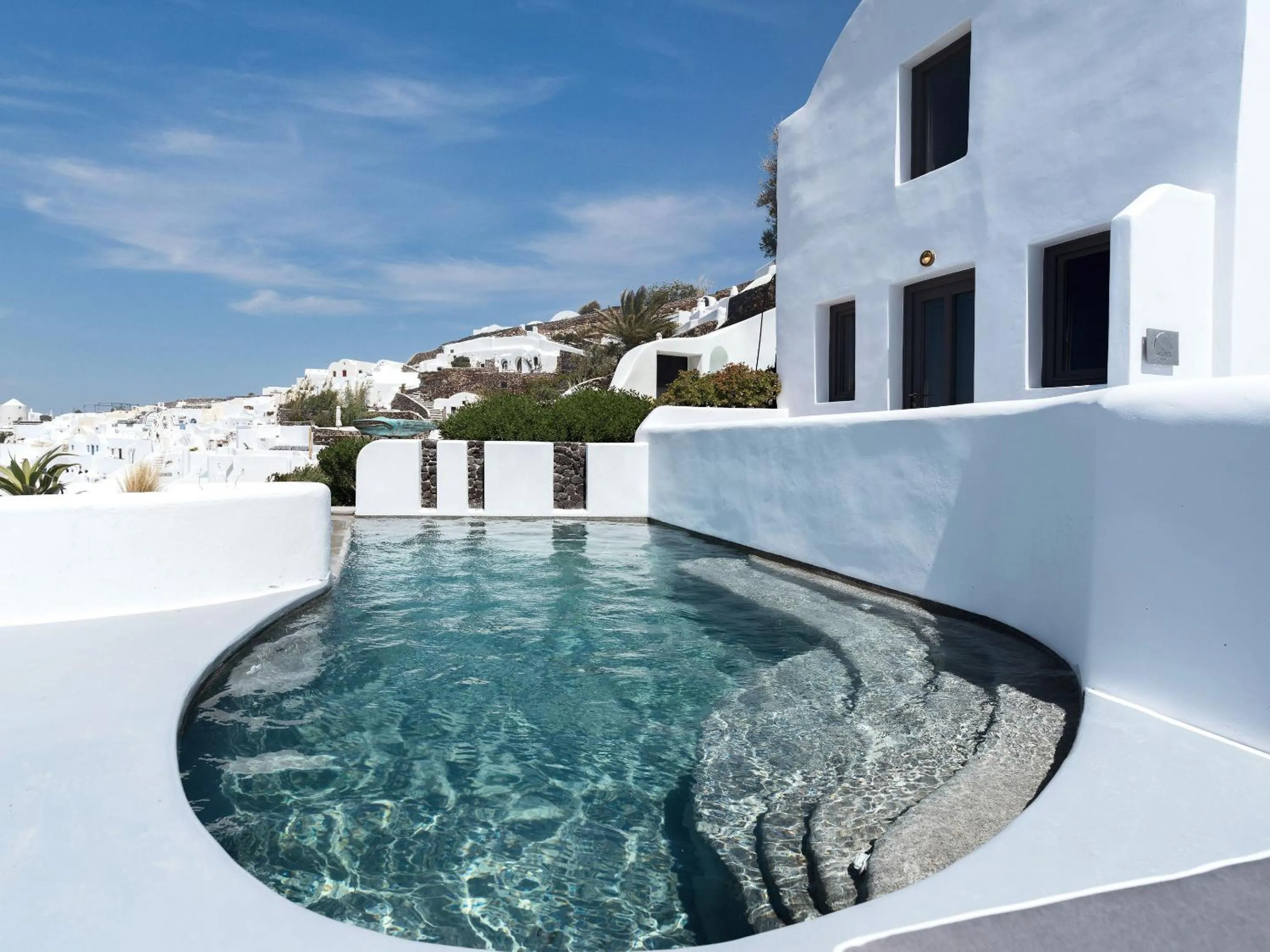 Property building in IKIES Santorini