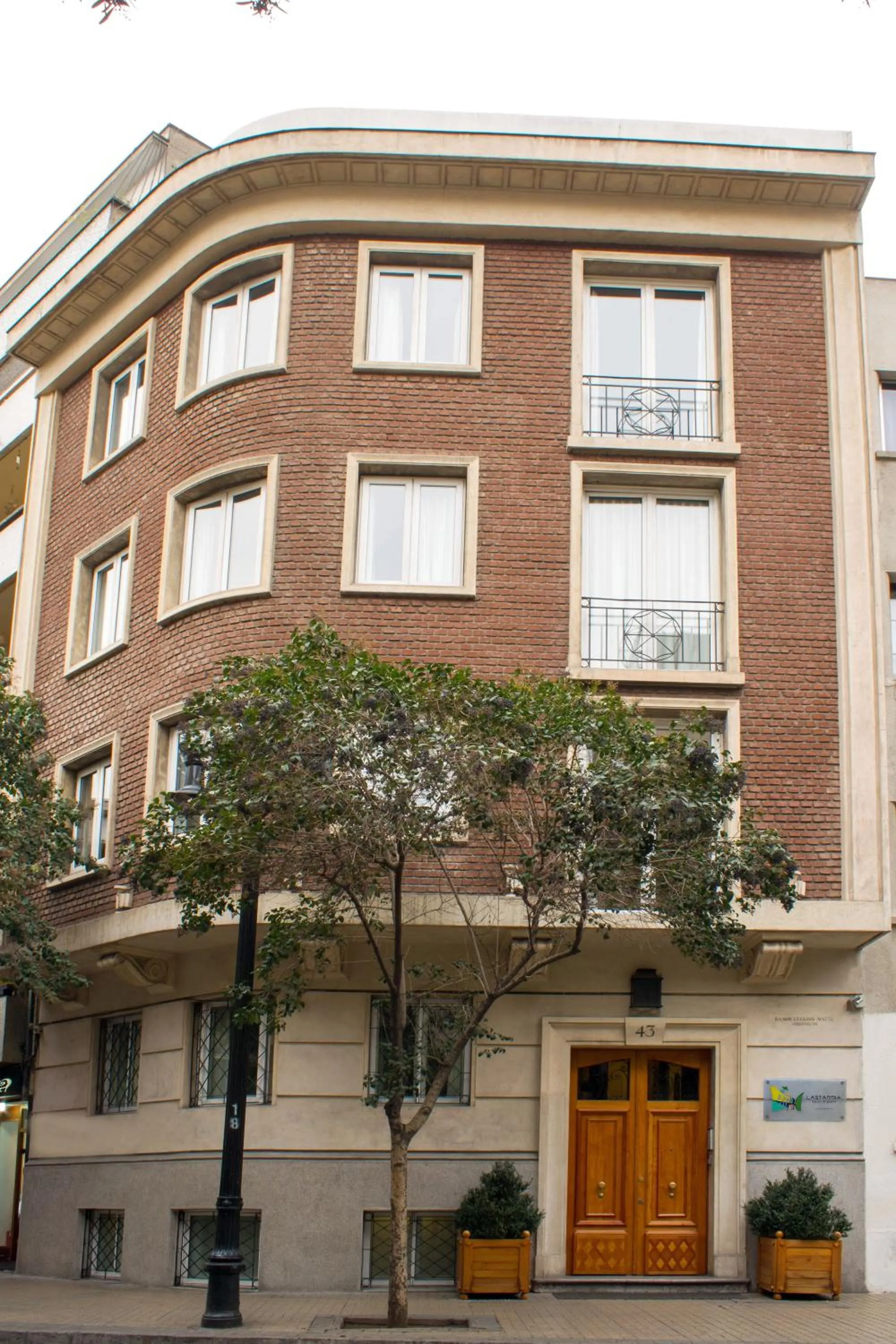 Facade/entrance in Lastarria Aparts