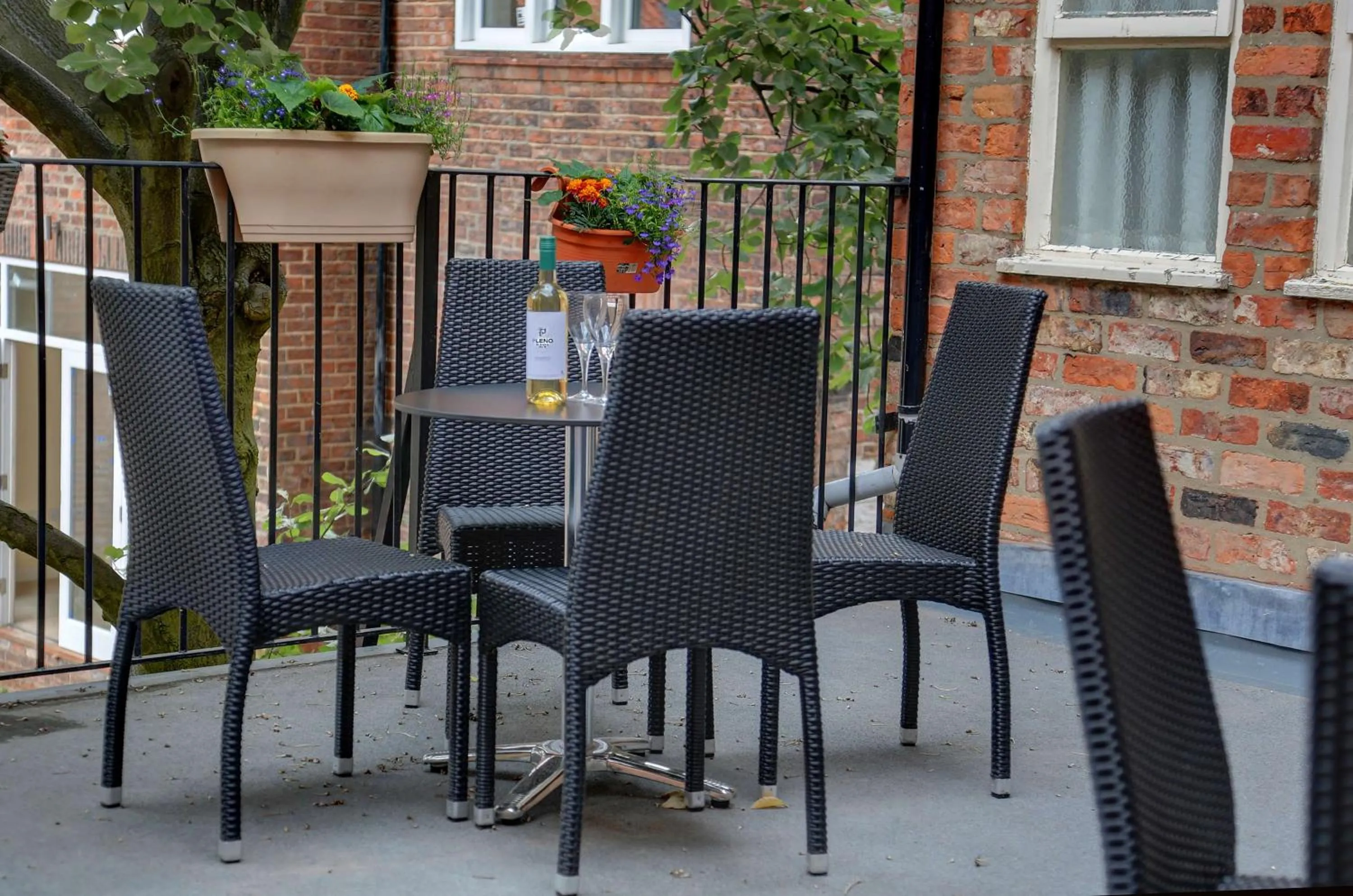 Restaurant/places to eat in Best Western Kilima Hotel