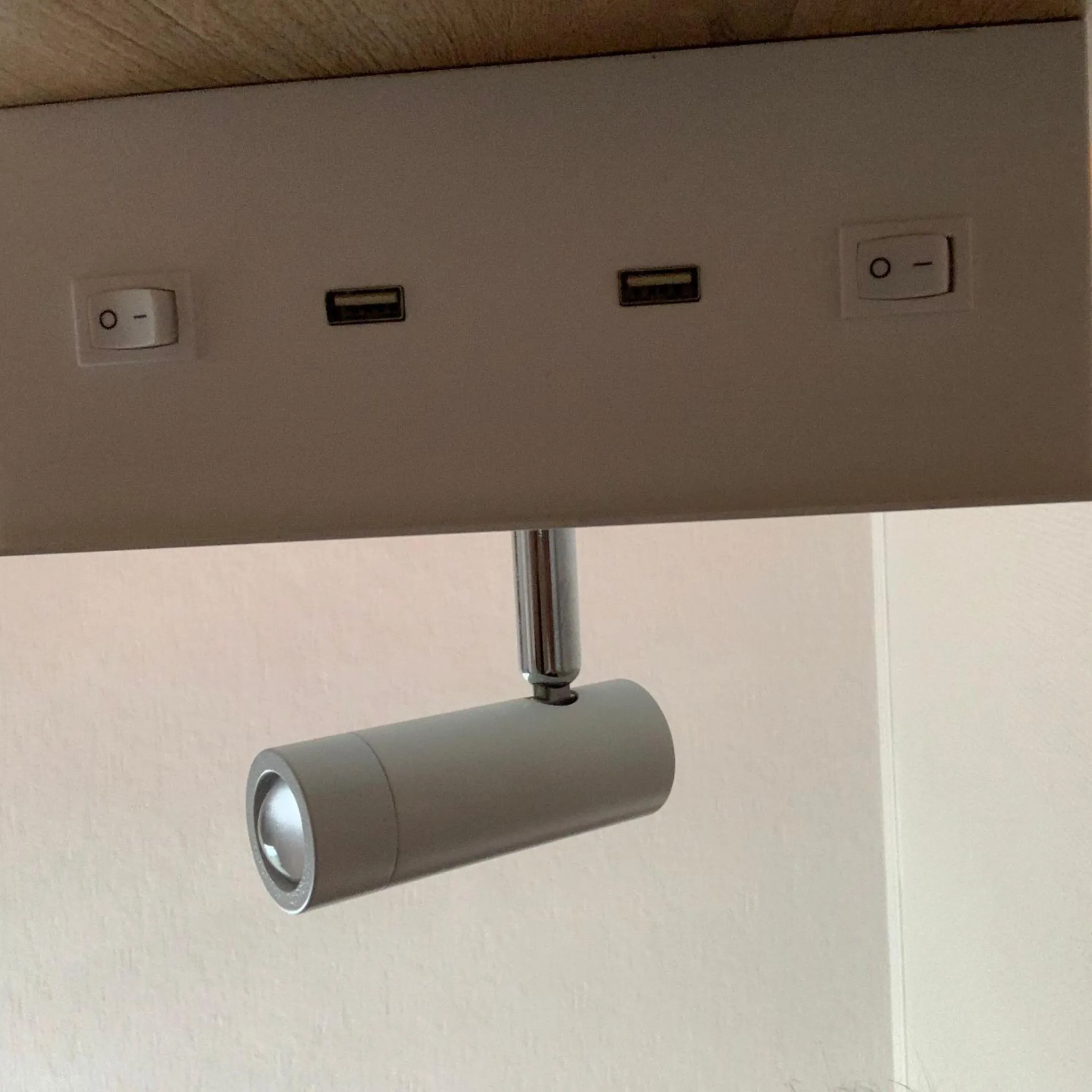 TV and multimedia in Logis Hôtel Maison Voltaire