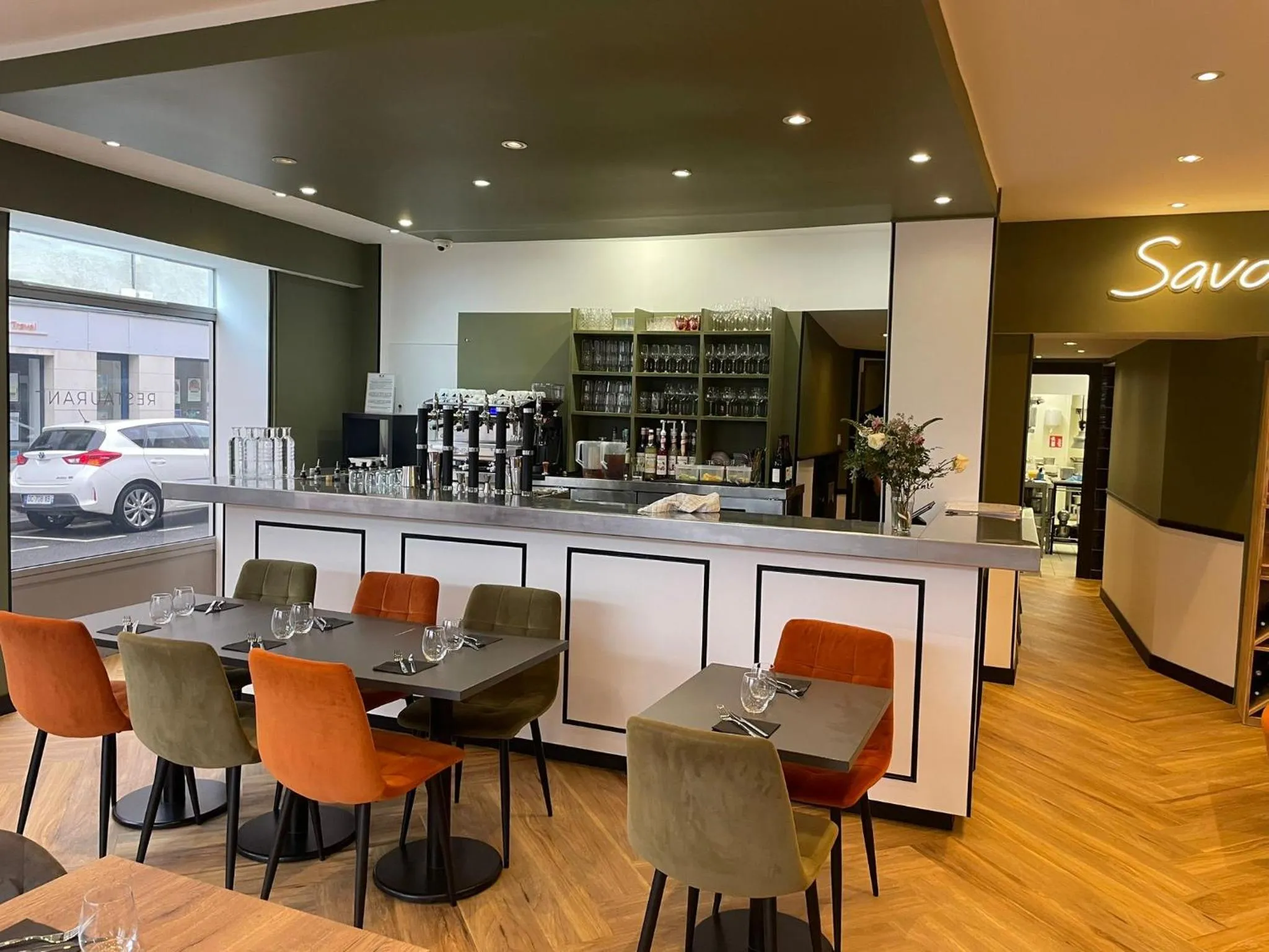 Restaurant/places to eat in Logis Hôtel Maison Voltaire