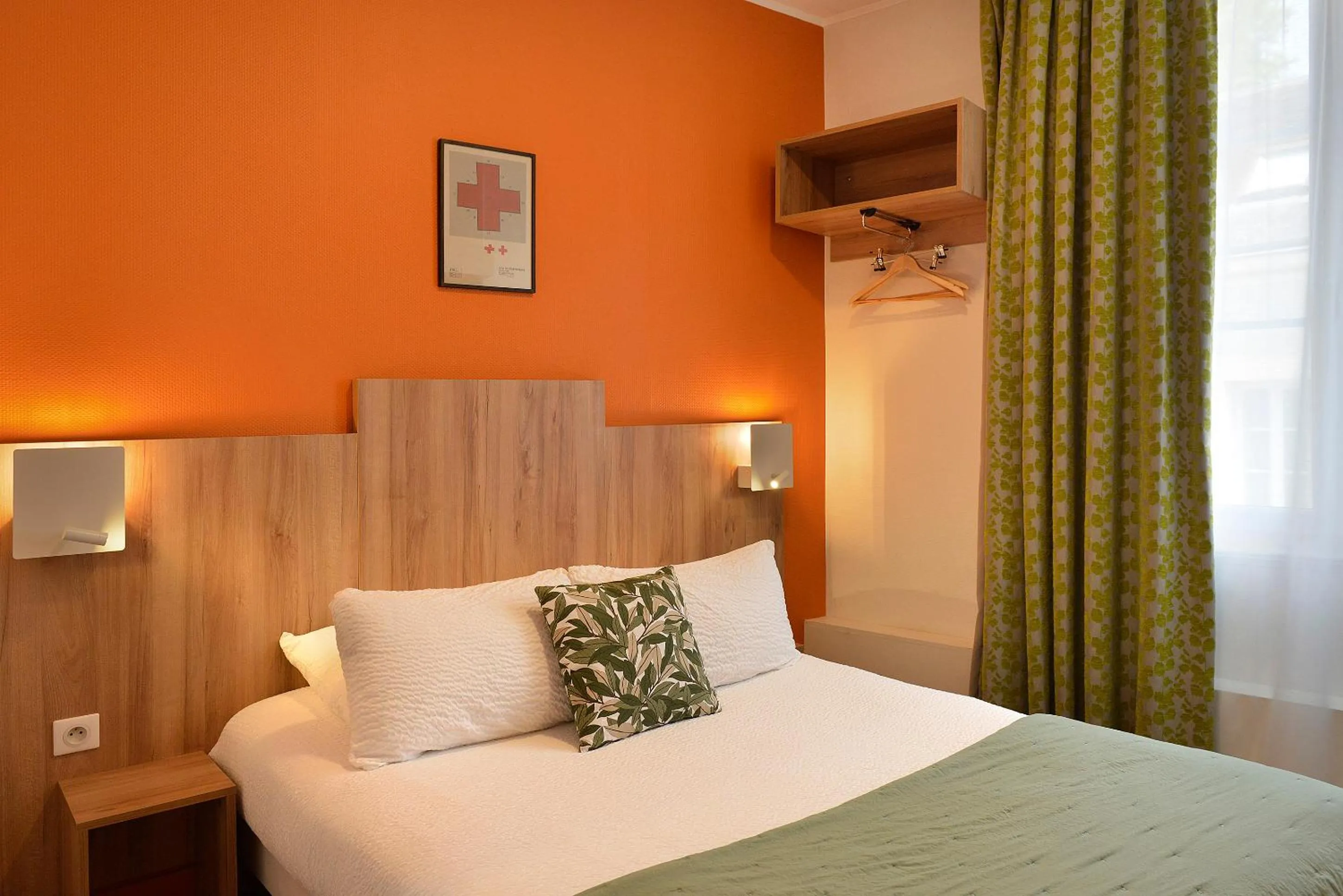 Bed in Logis Hôtel Maison Voltaire