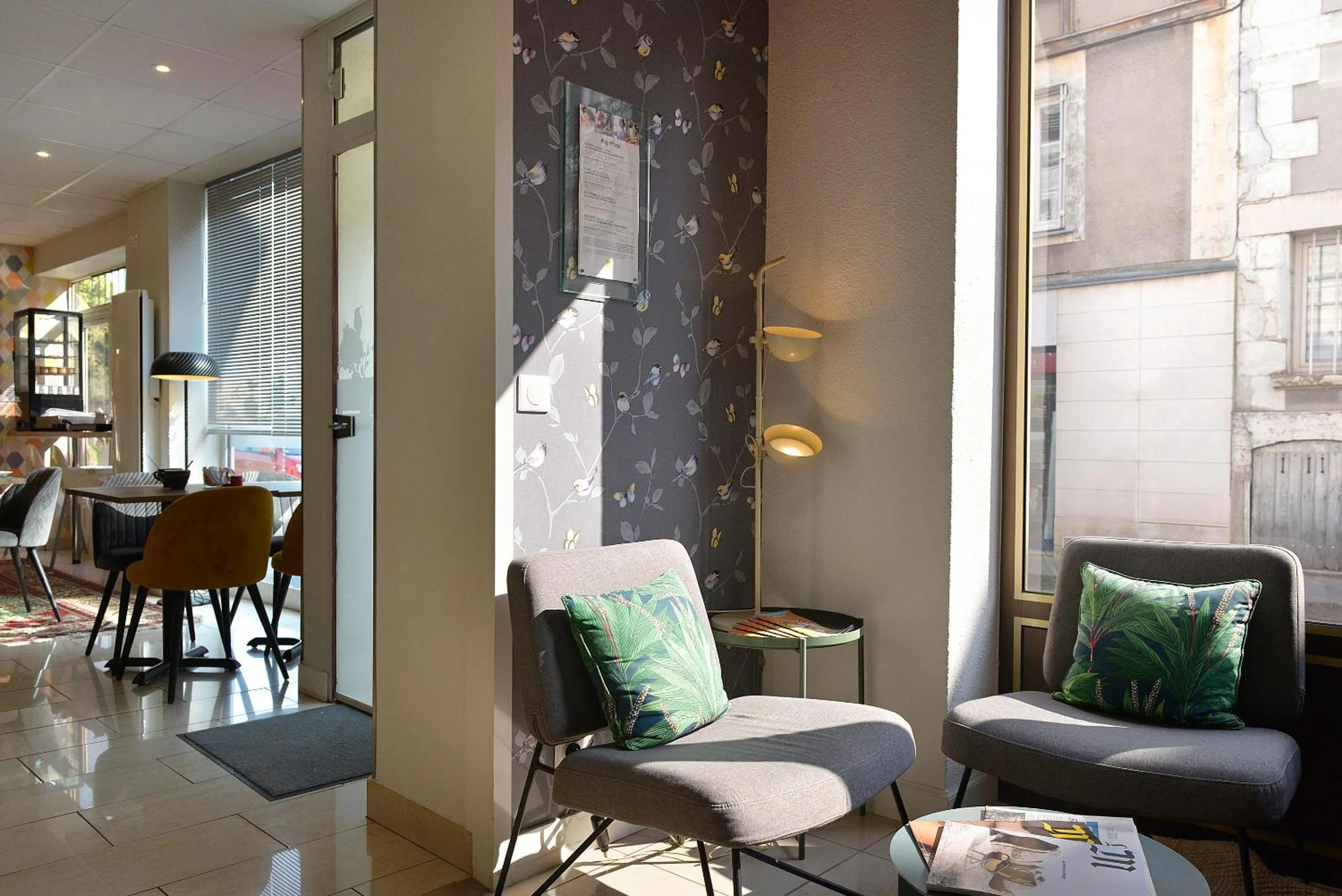 Living room in Logis Hôtel Maison Voltaire