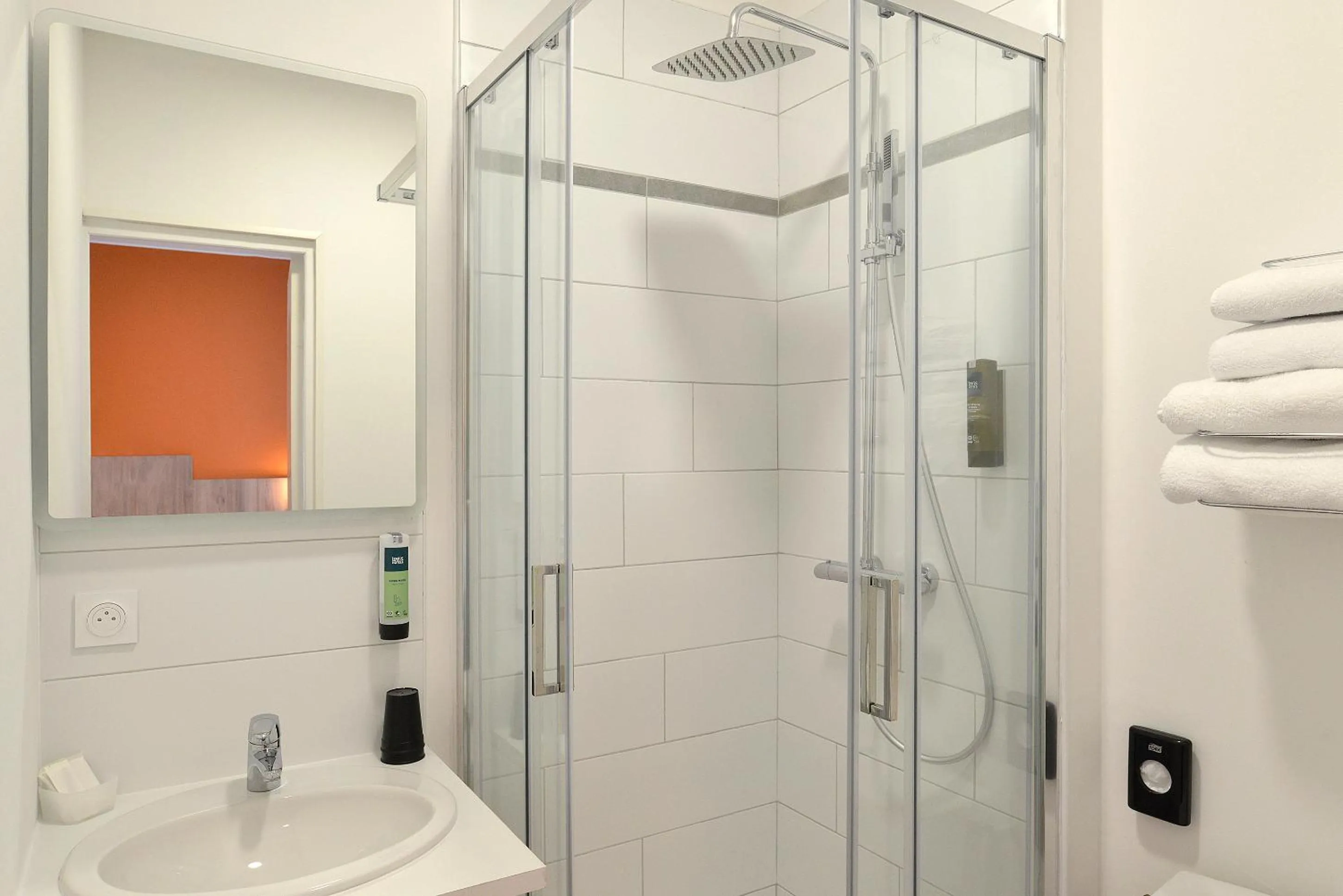 Bathroom in Logis Hôtel Maison Voltaire