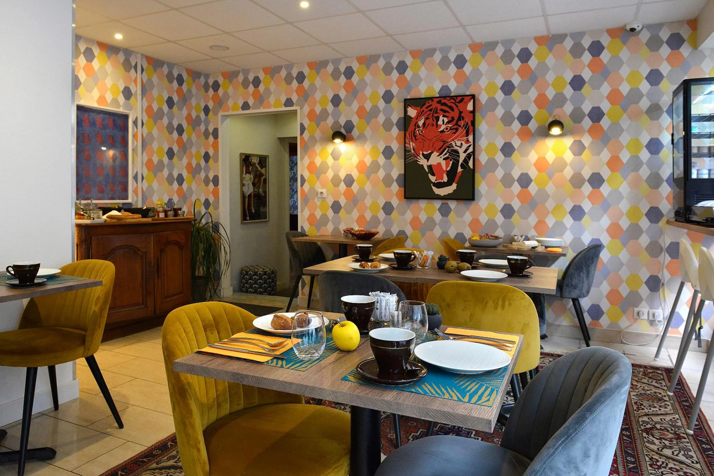 Property building in Logis Hôtel Maison Voltaire