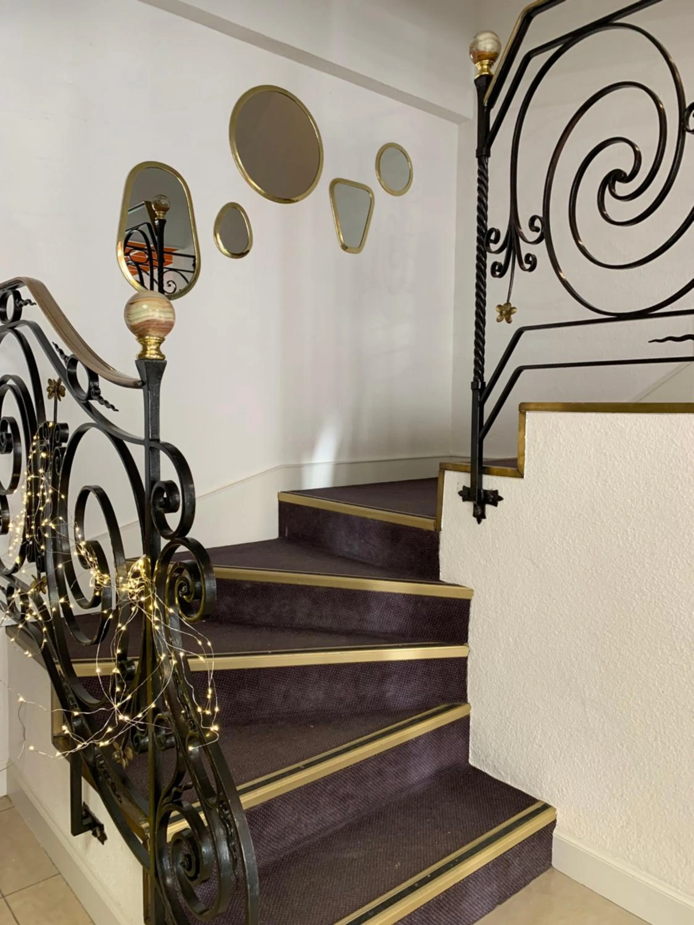 Lobby or reception in Logis Hôtel Maison Voltaire