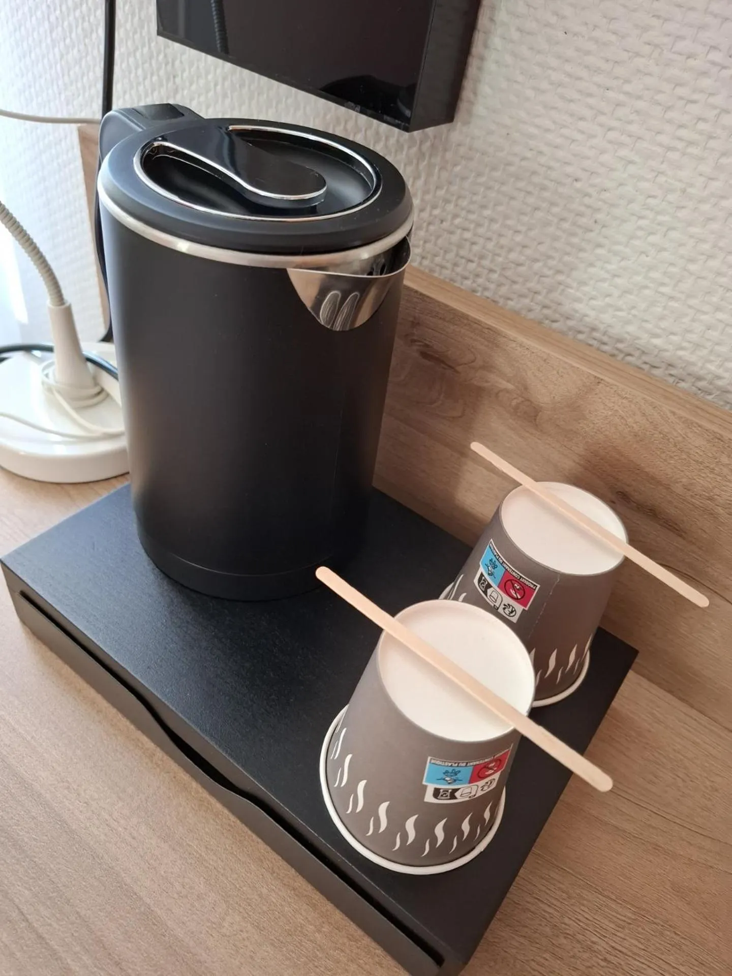 Coffee/tea facilities in Logis Hôtel Maison Voltaire