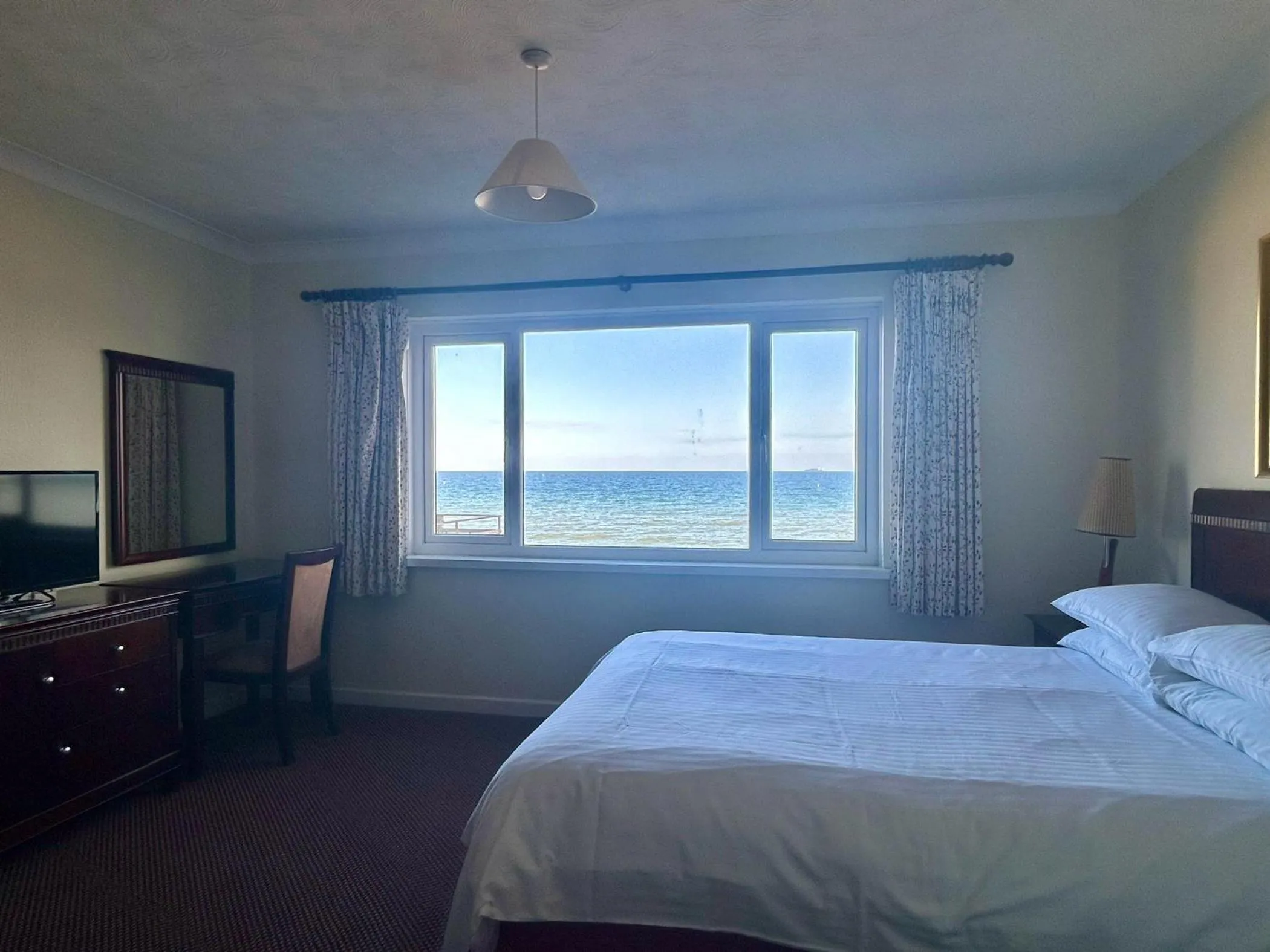 Bed in Bay View - Seafront, Sandown, Isle of Wight