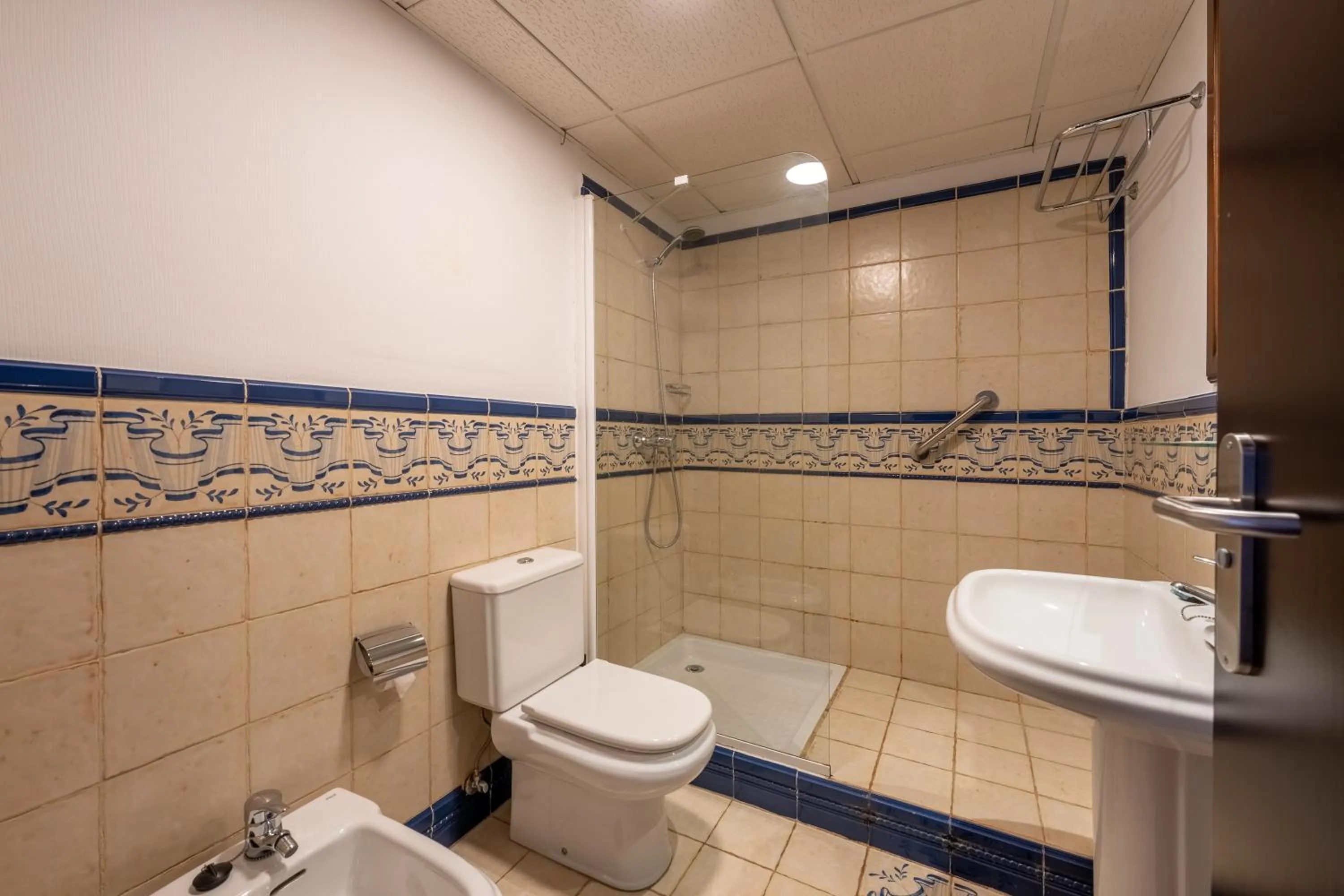 Shower in I AM La Posada Hotel and Apartment