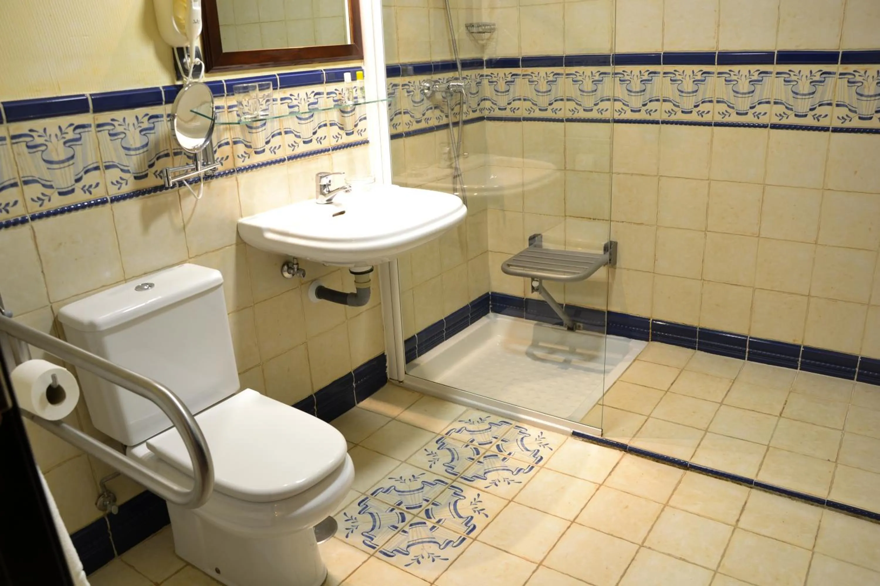 Food and drinks in I AM La Posada Hotel and Apartment