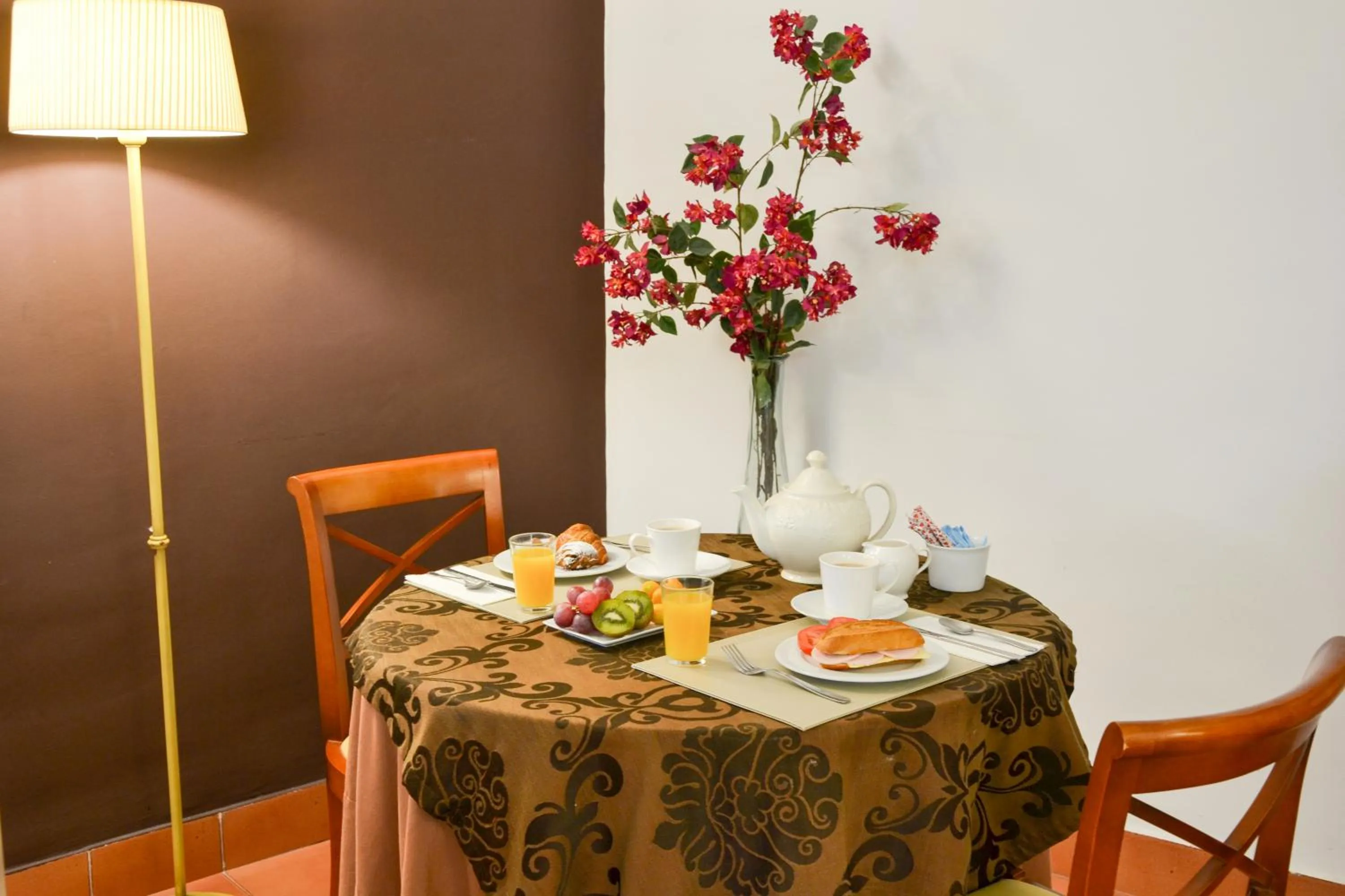 Food and drinks in I AM La Posada Hotel and Apartment