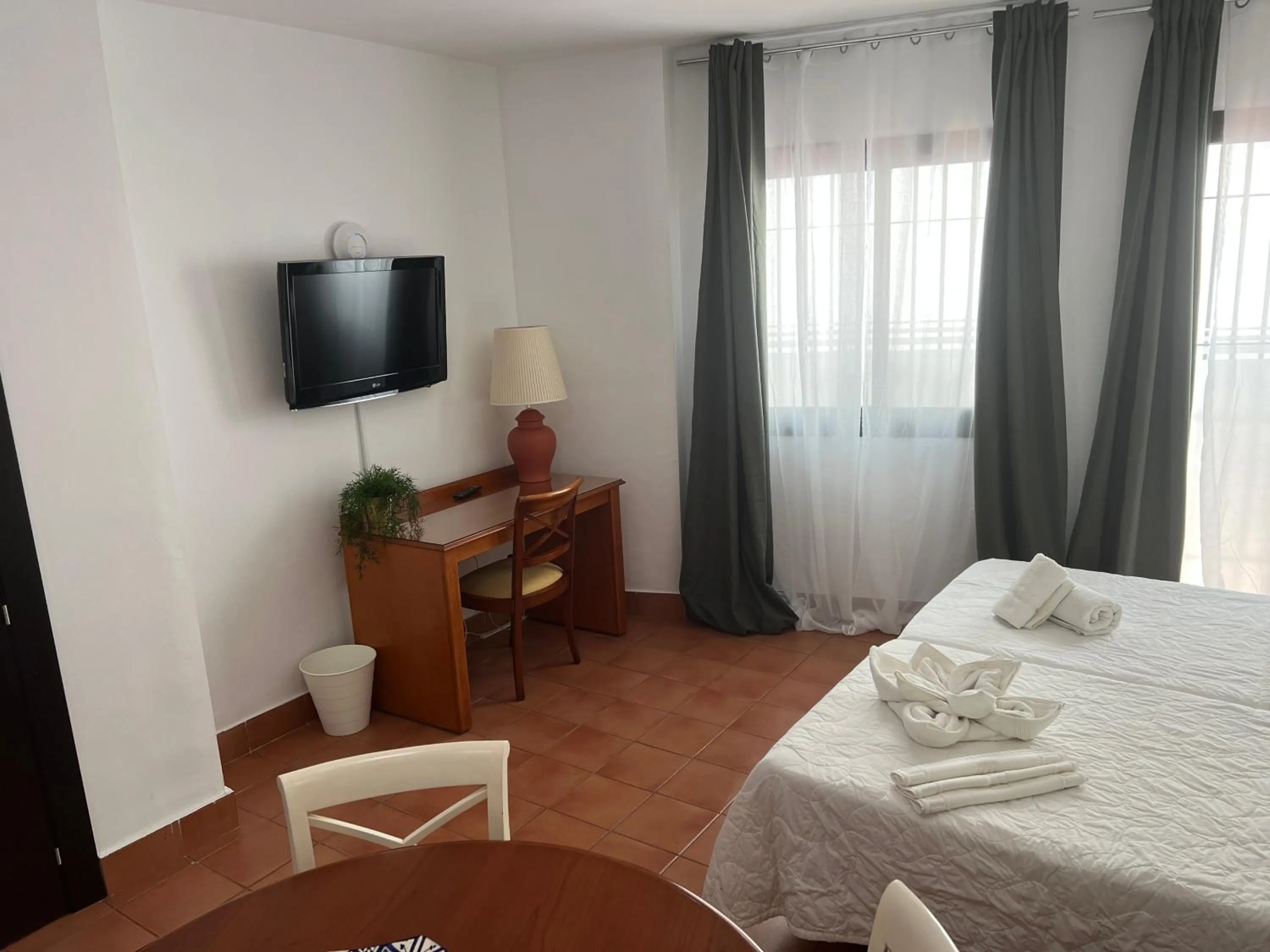 TV and multimedia, Bed in I AM La Posada Hotel and Apartment