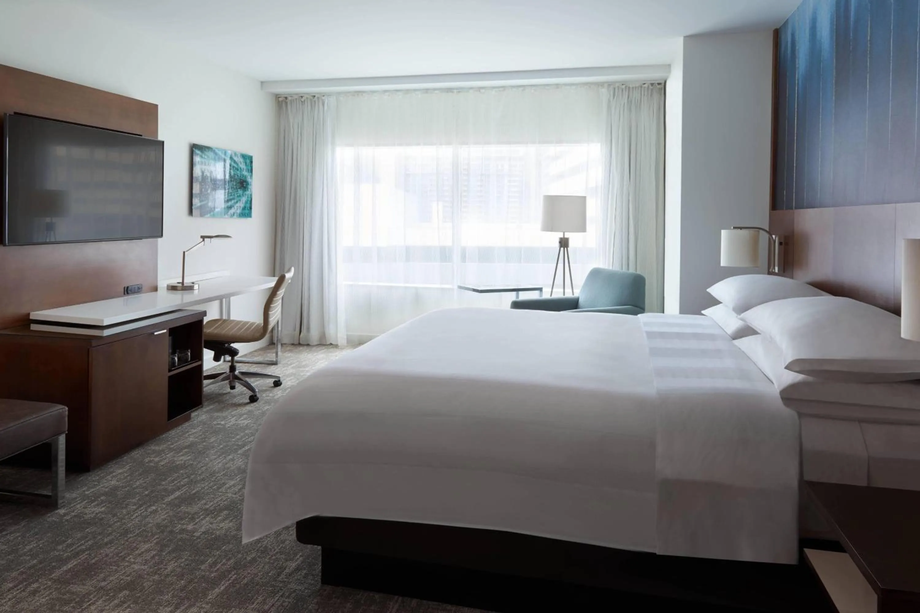 Bedroom, Bed in Toronto Marriott City Centre Hotel