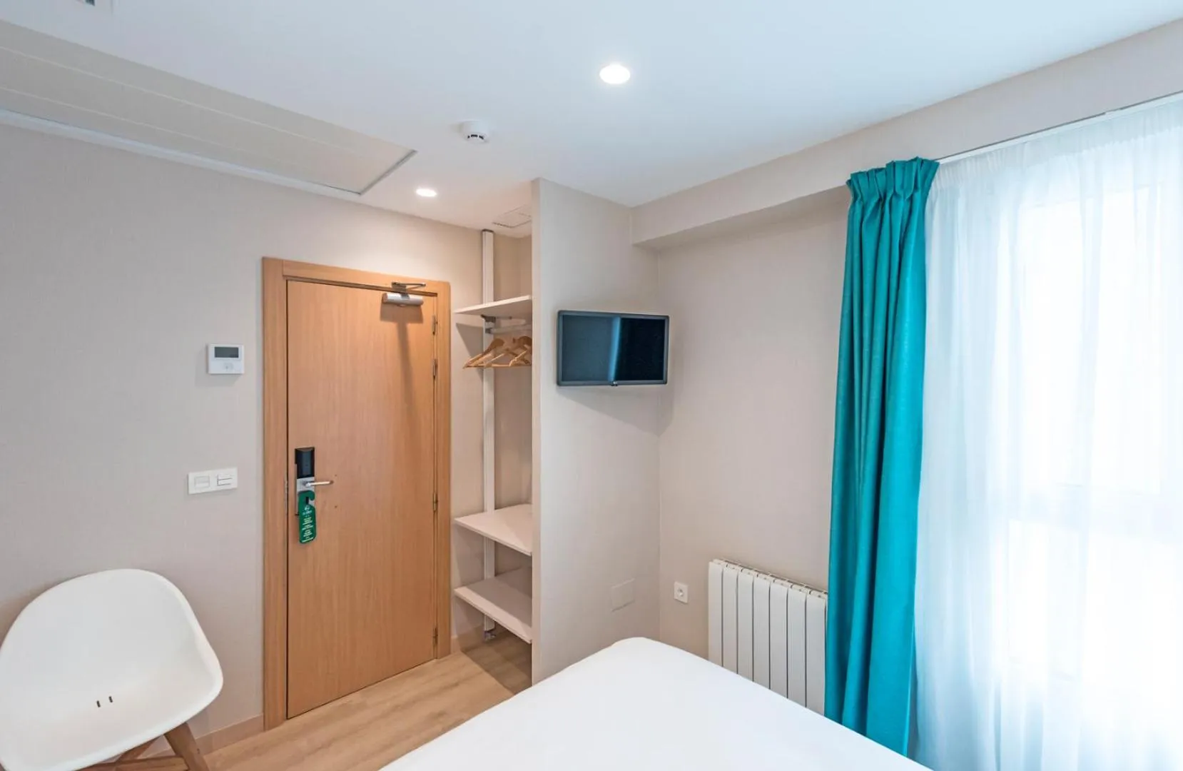 Photo of the whole room, Bed in La Lonja