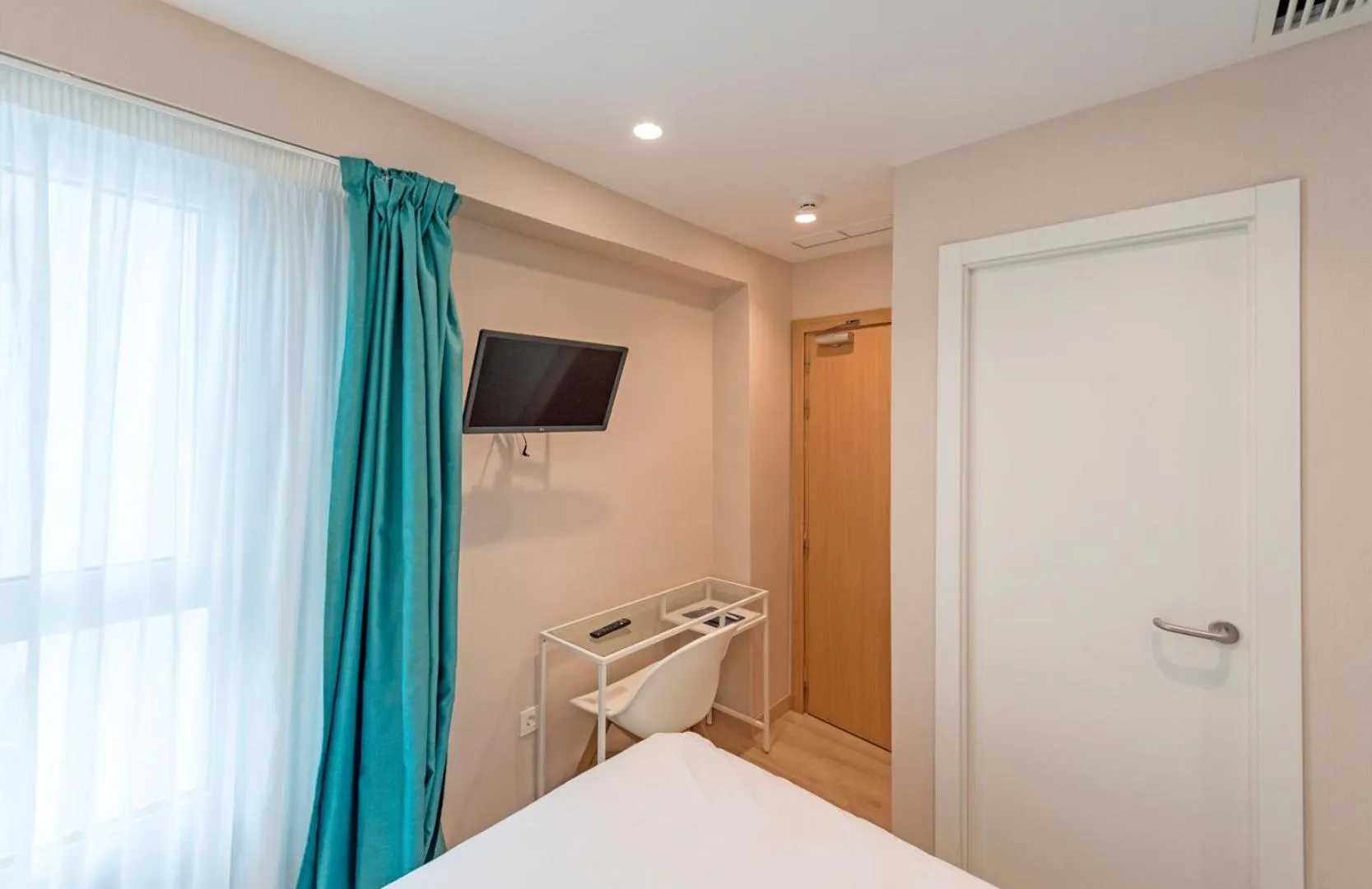 Photo of the whole room, Bed in La Lonja