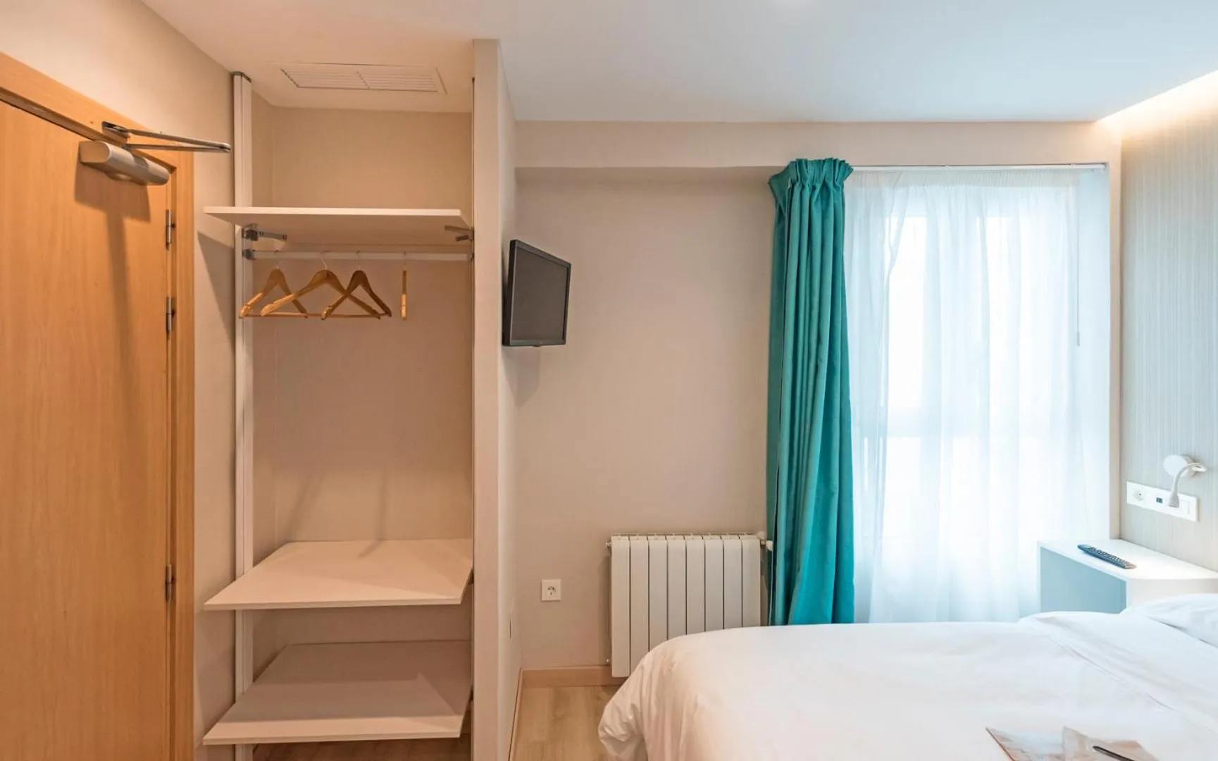 Photo of the whole room, Bed in La Lonja