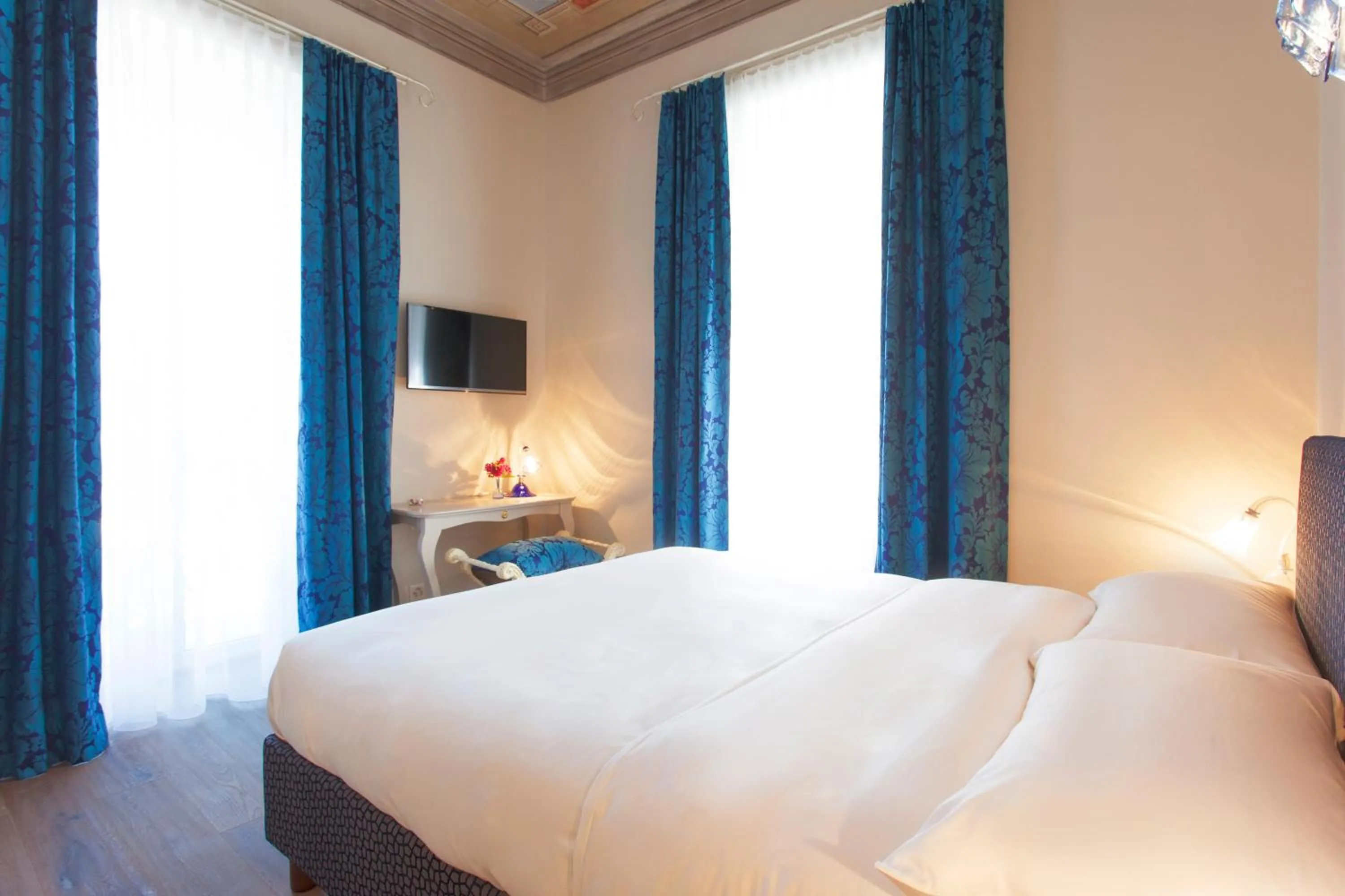 Photo of the whole room, Bed in Boutique Hotel Villa Sarnia