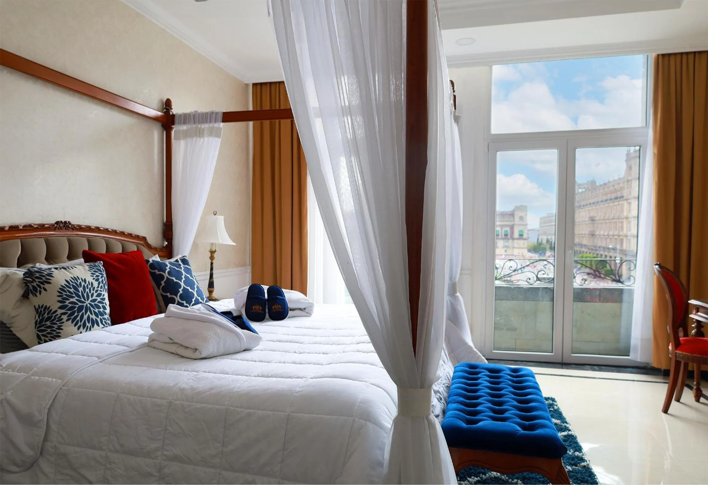 Guests, Bed in Gran Hotel Ciudad de México Zócalo View