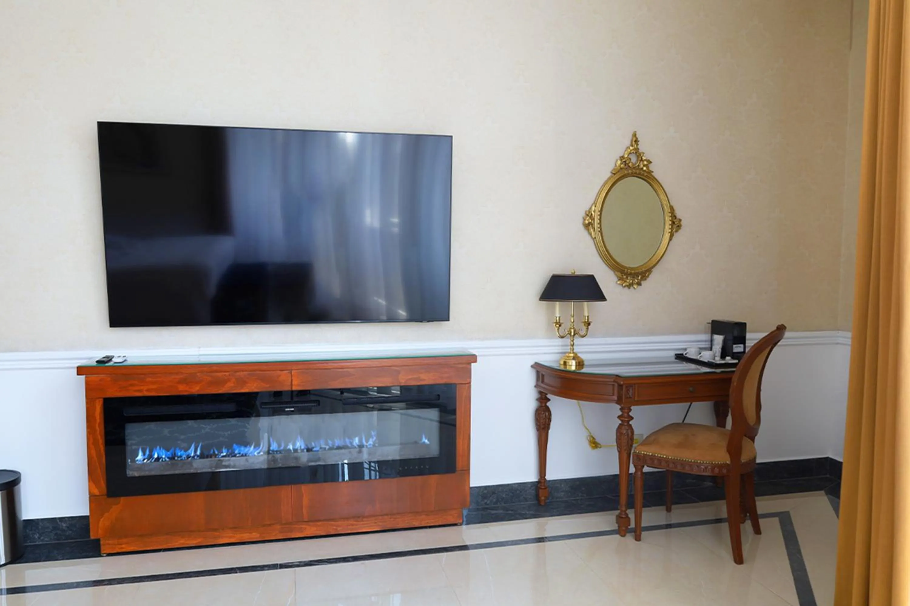 TV and multimedia in Gran Hotel Ciudad de México Zócalo View