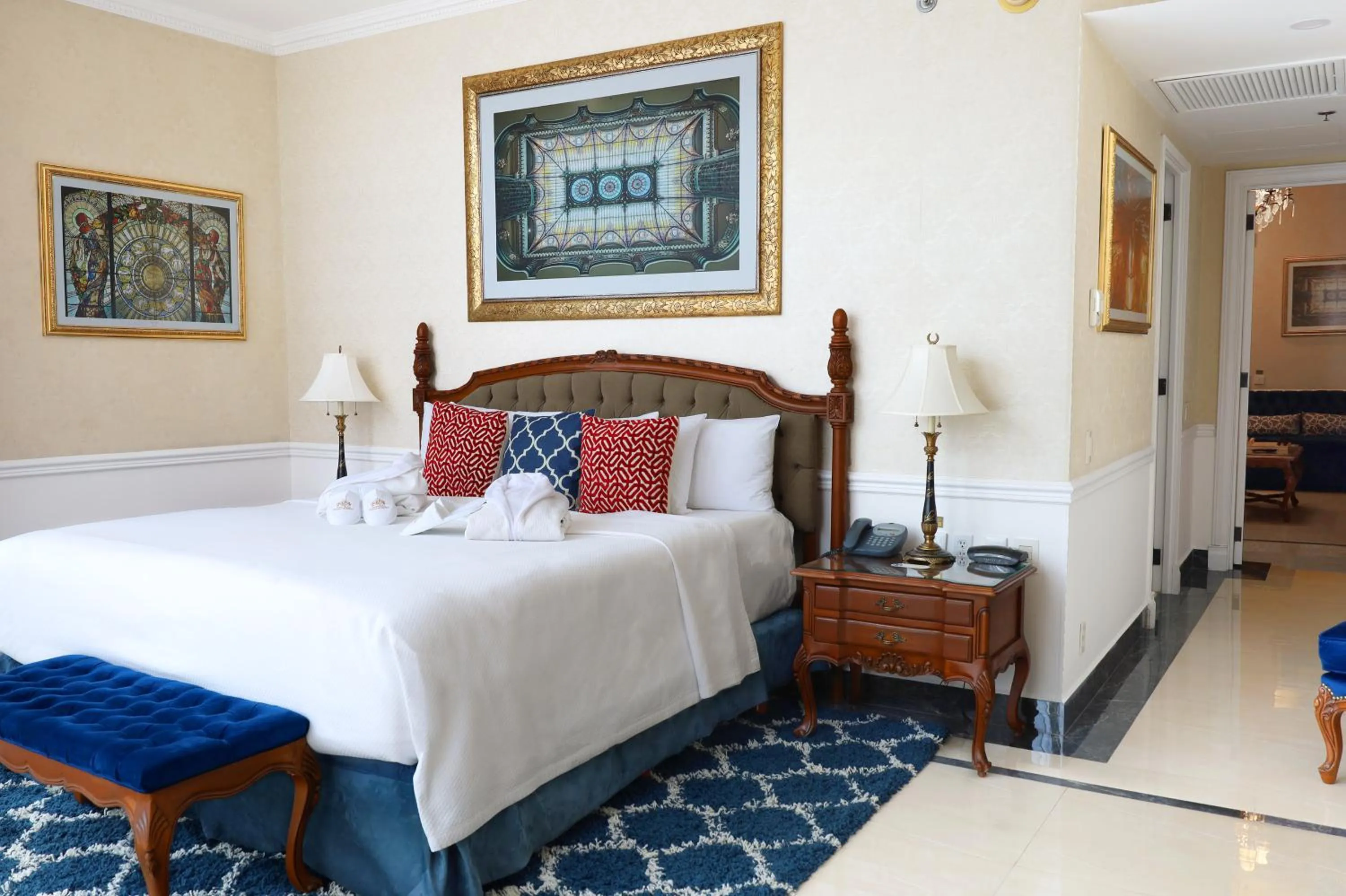 Photo of the whole room, Bed in Gran Hotel Ciudad de México Zócalo View