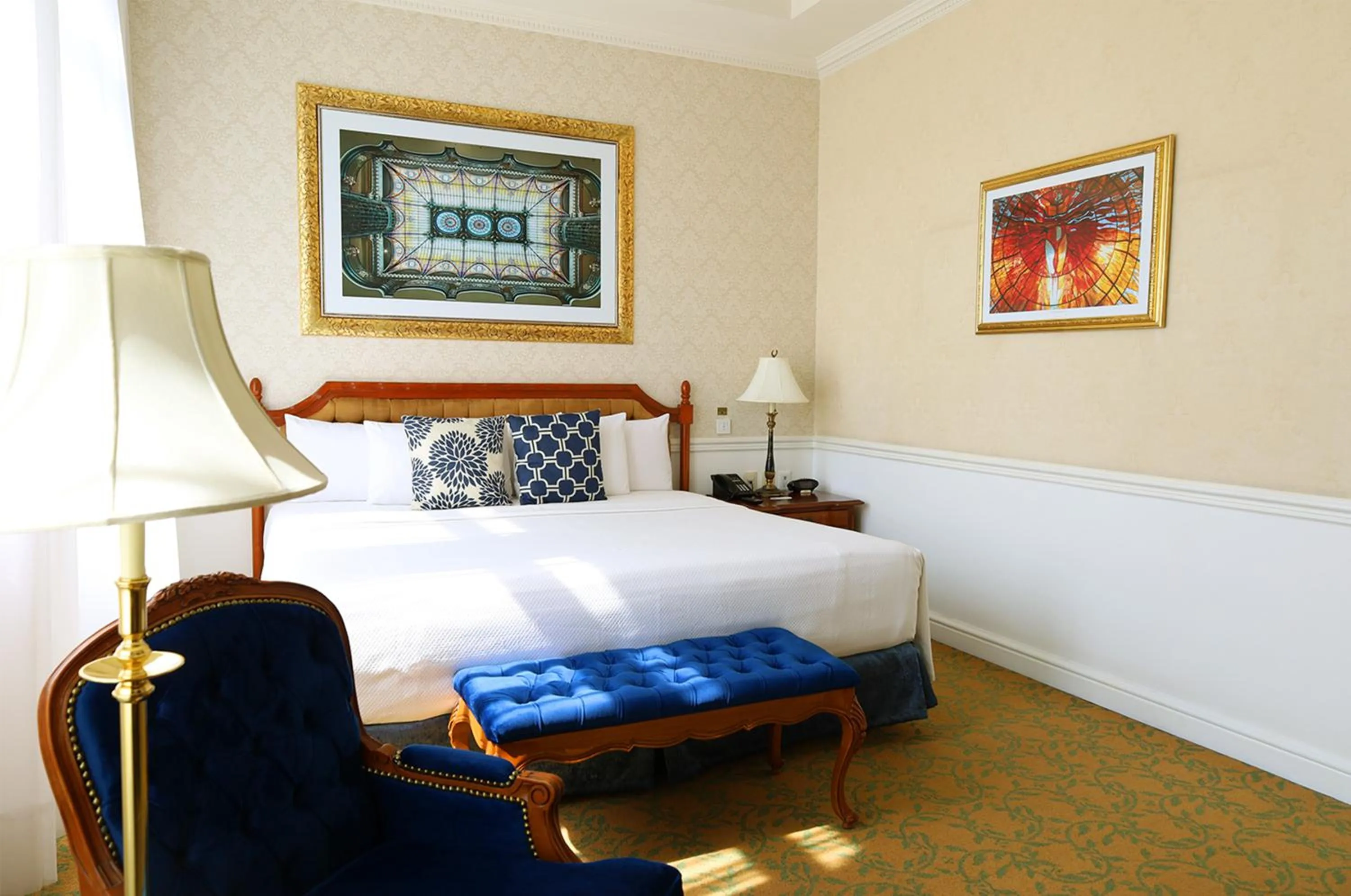 Photo of the whole room, Bed in Gran Hotel Ciudad de México Zócalo View