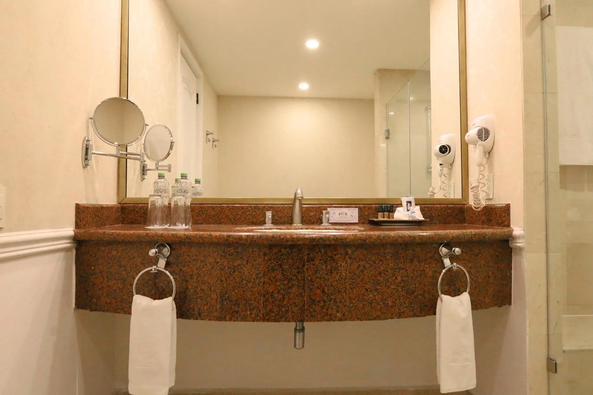 Bathroom in Gran Hotel Ciudad de México Zócalo View