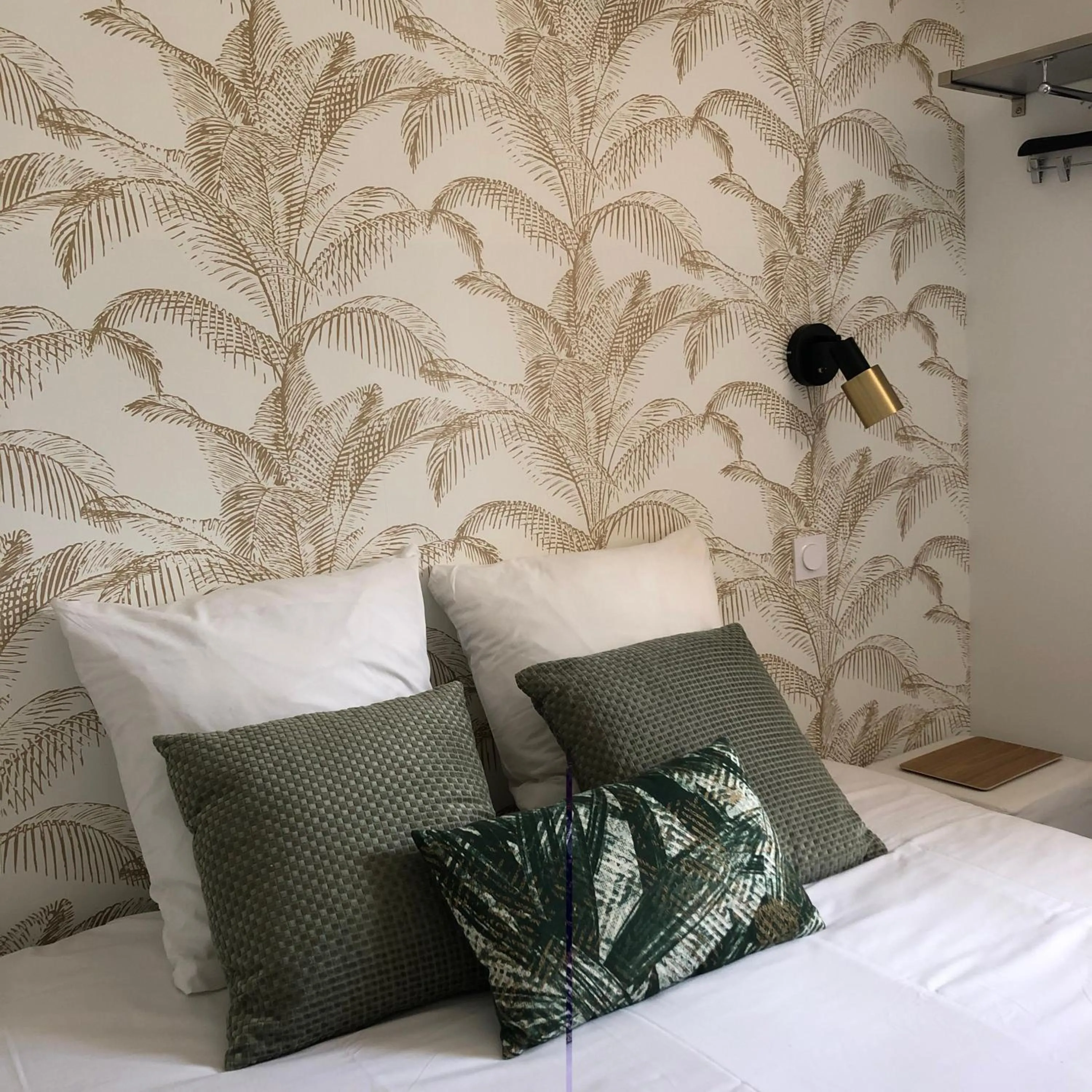 Bed in Logis Hôtel La Fenière