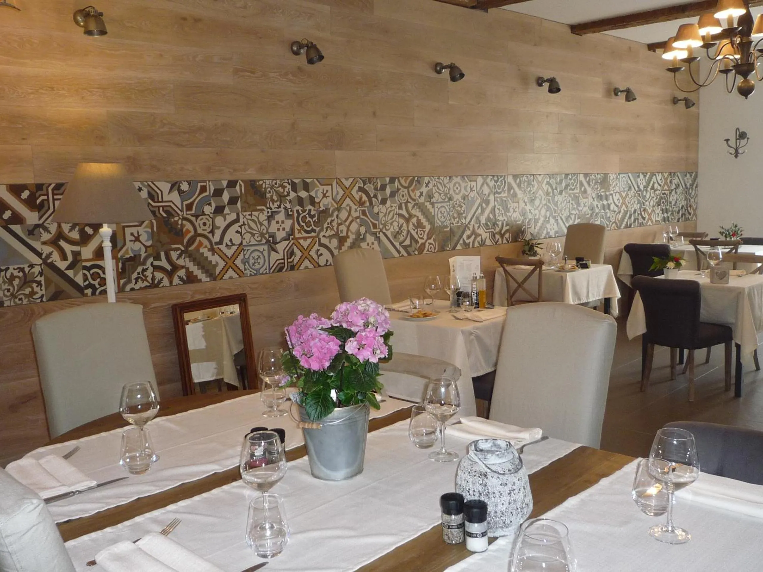 Restaurant/places to eat in Logis Hôtel La Fenière