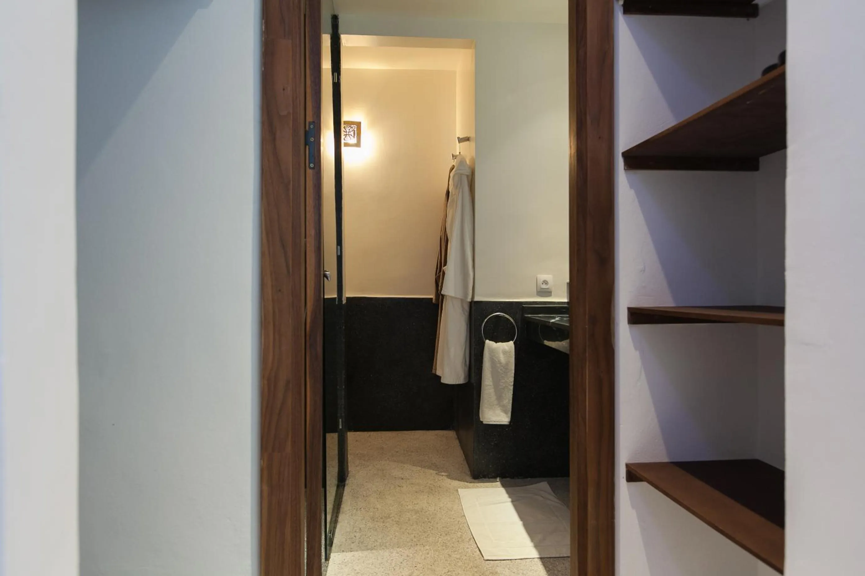 Bathroom in Riad Zebrakaro