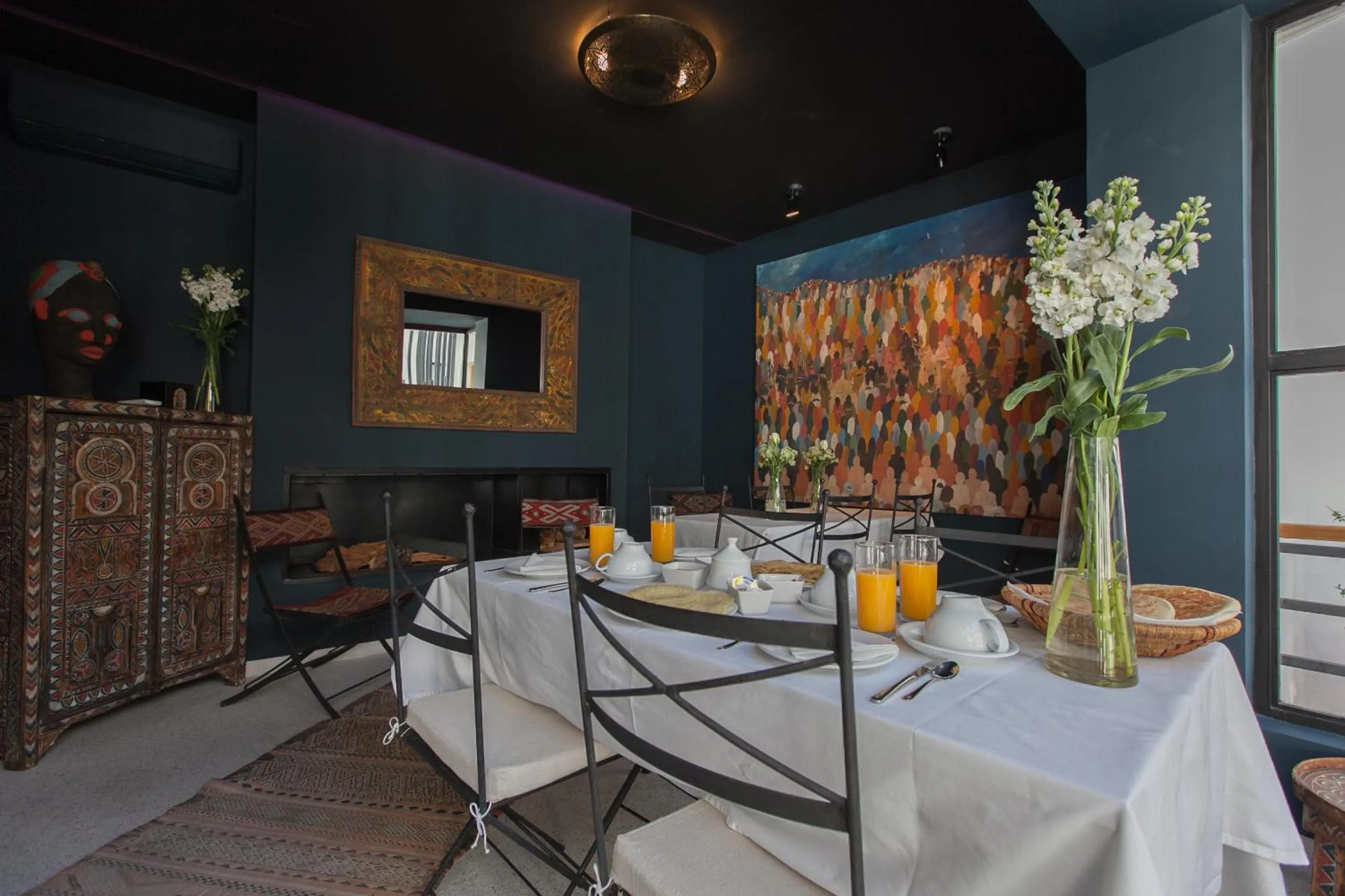 Restaurant/places to eat in Riad Zebrakaro