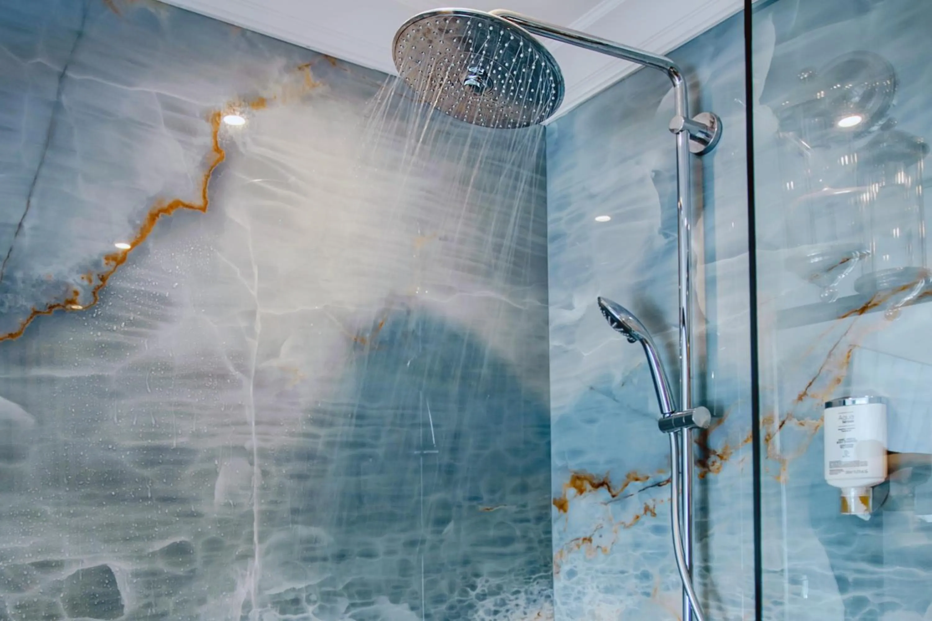 Shower in Prawdzic Family Resort & Wellness