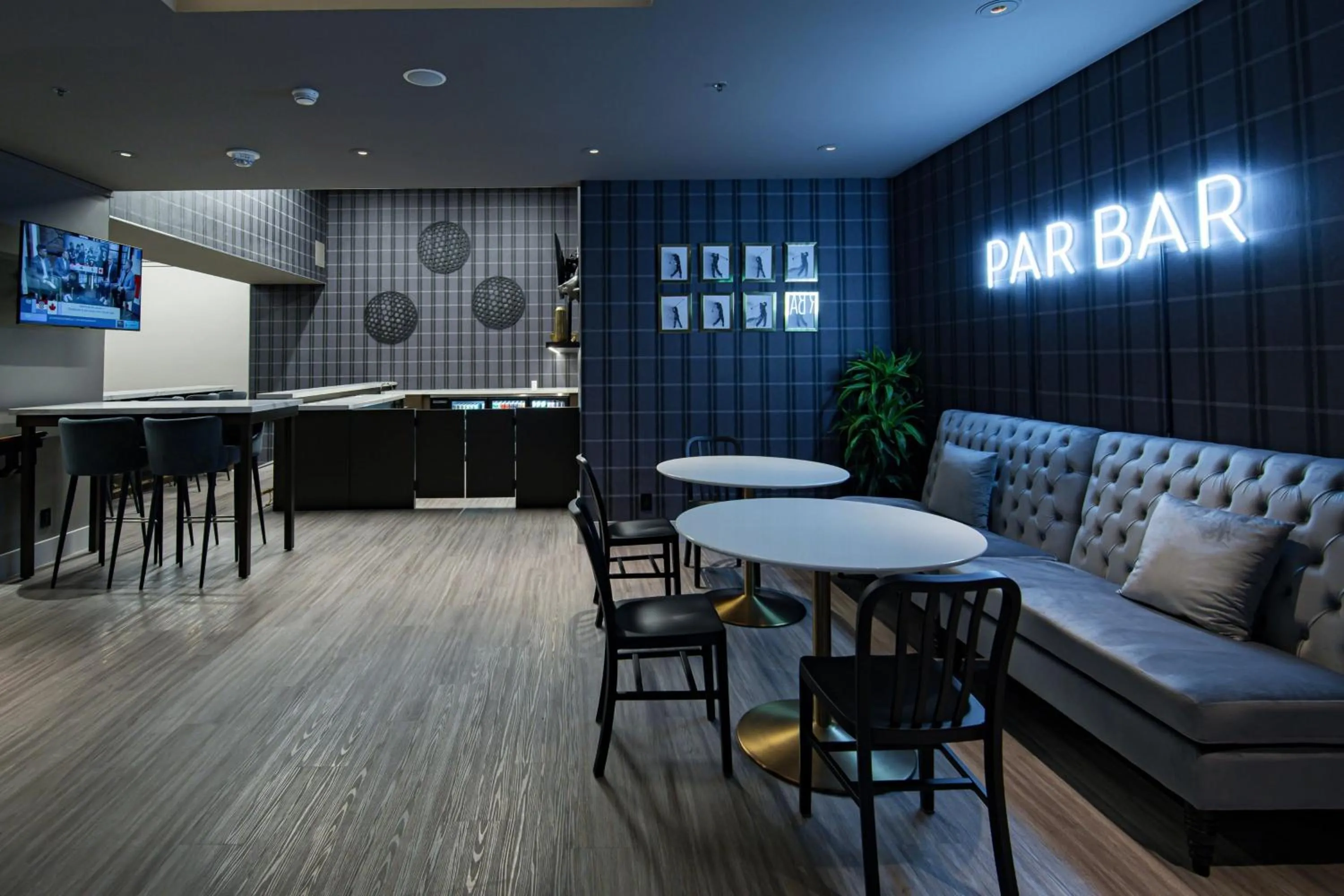 Lounge or bar in Marriott Downtown at CF Toronto Eaton Centre